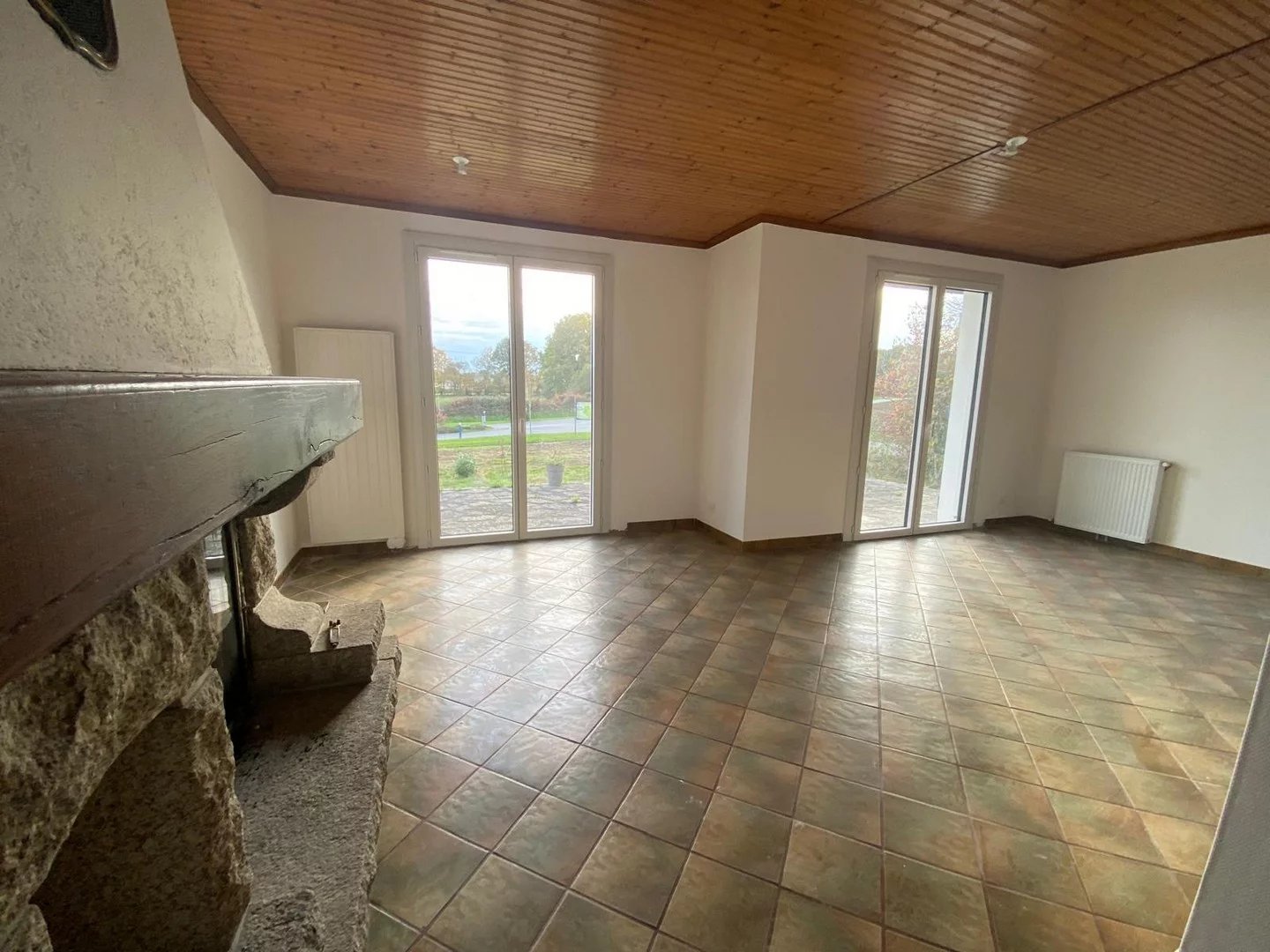 MAISON T6- SAINT CARNE- EN LOCATION