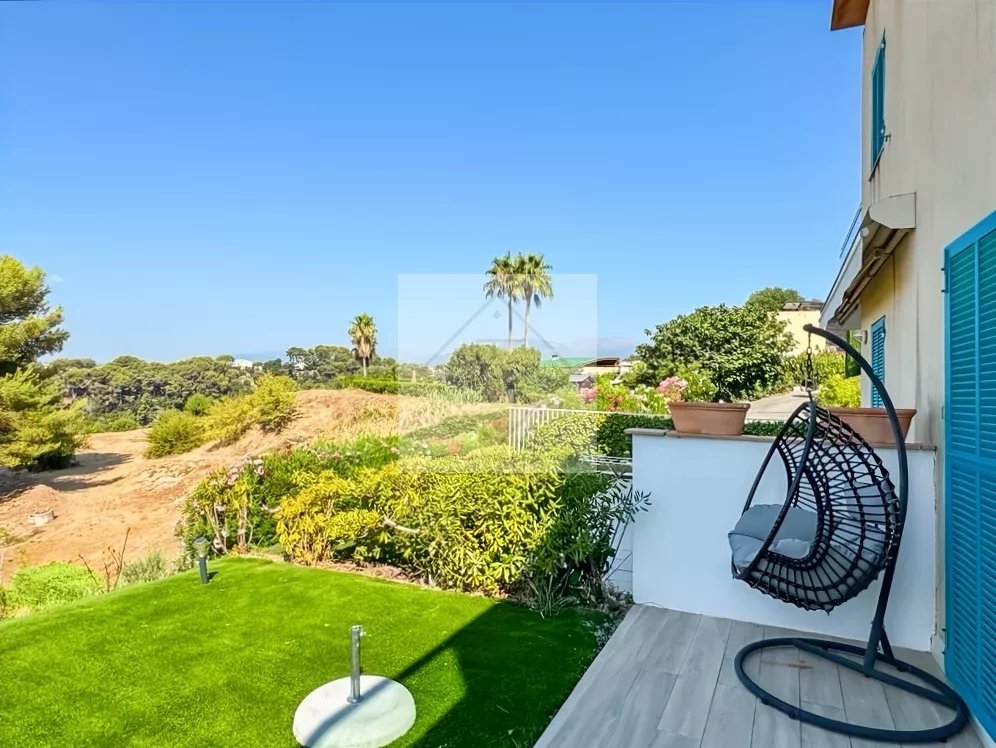 MAGNIFIQUE MAISON MITOYENNE AVEC VUE MER & COLLINES – 4 CHAMBRES – DOUBLE GARAGE – PISCINE — photo 19