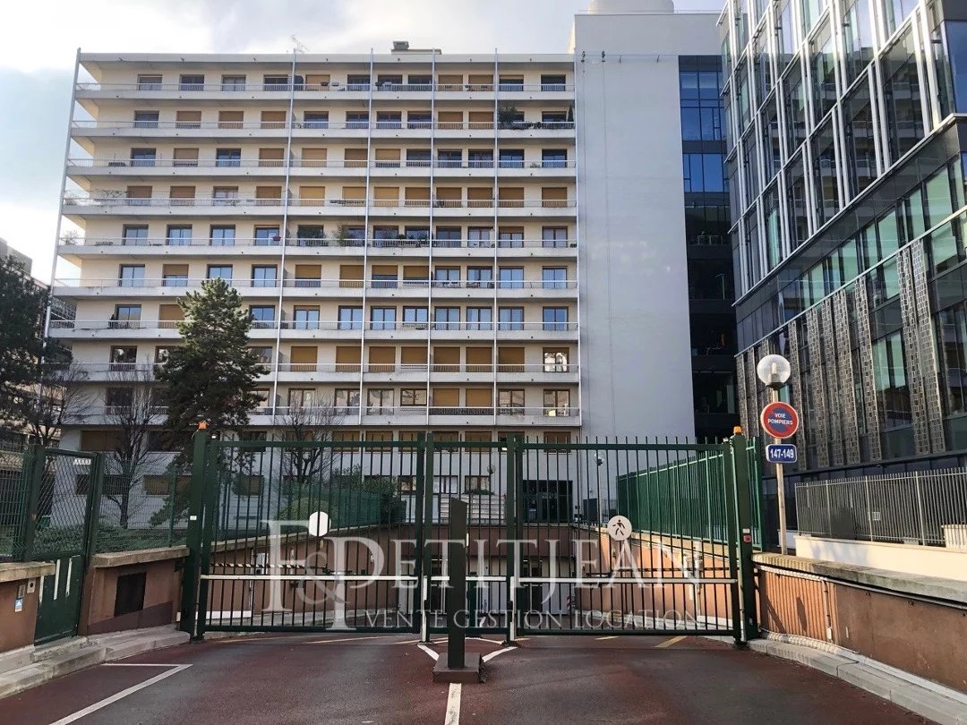 PARKING - GARE DE LYON