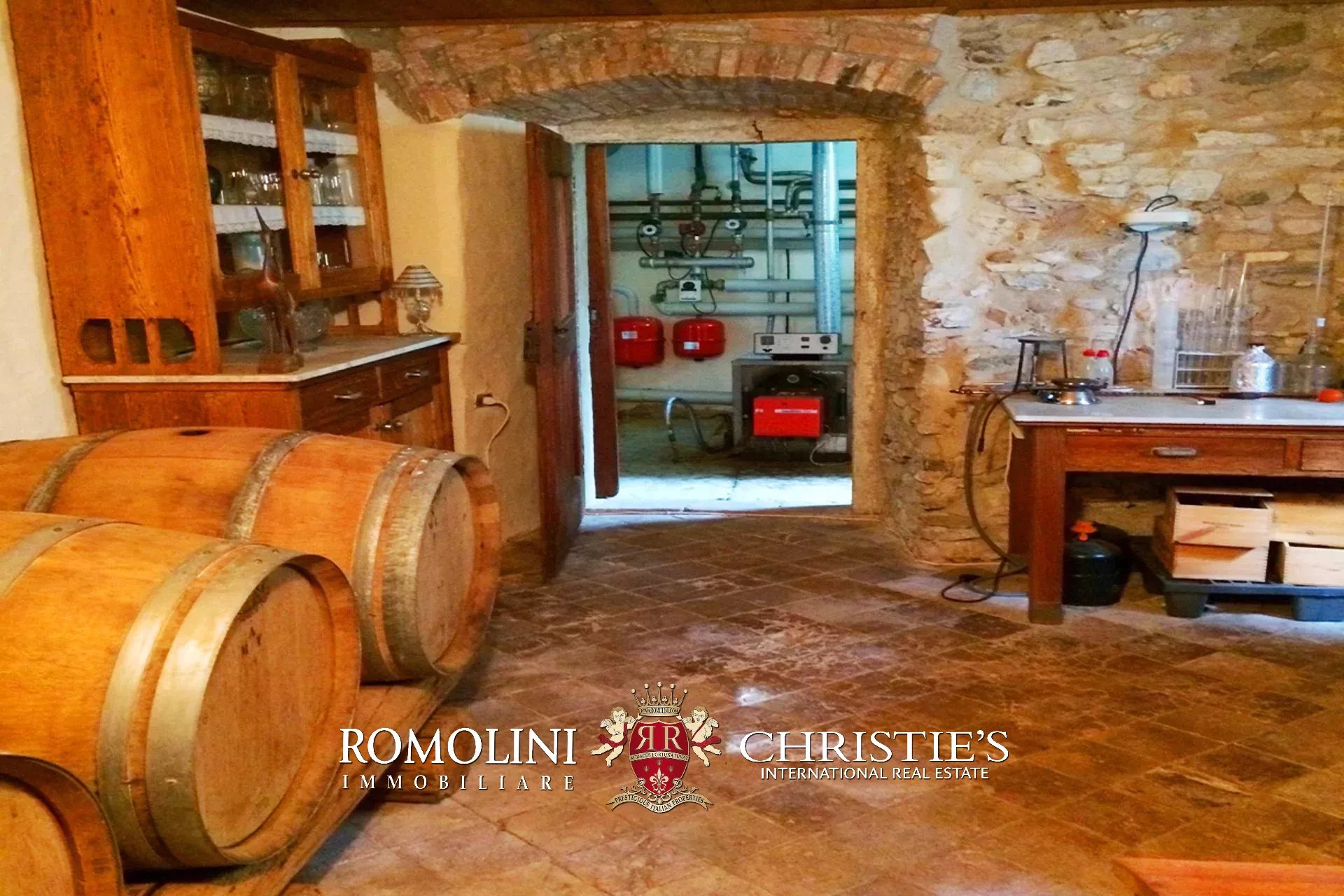 5 Bedroom Vineyard's Image 8
