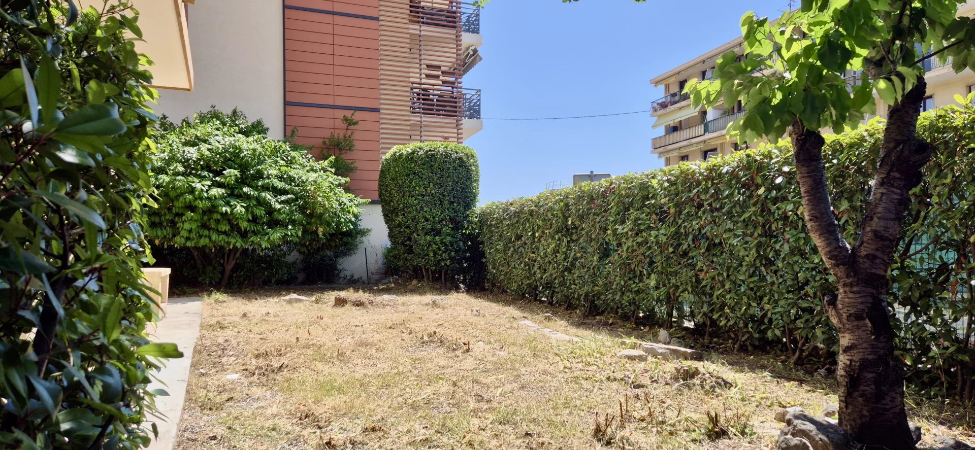 Rez de jardin à Saint-Laurent-du-Var -appartement ou cabinet médical