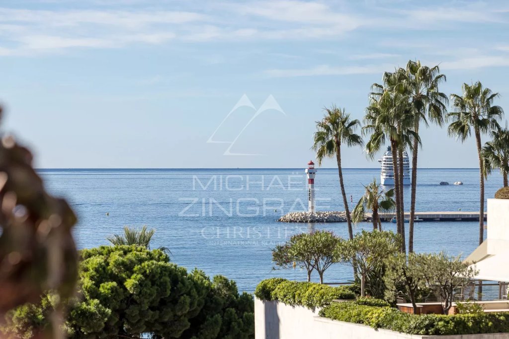 Apartment for sale in Cannes — Cannes - Banane - Penthouse with 40sqm terrace