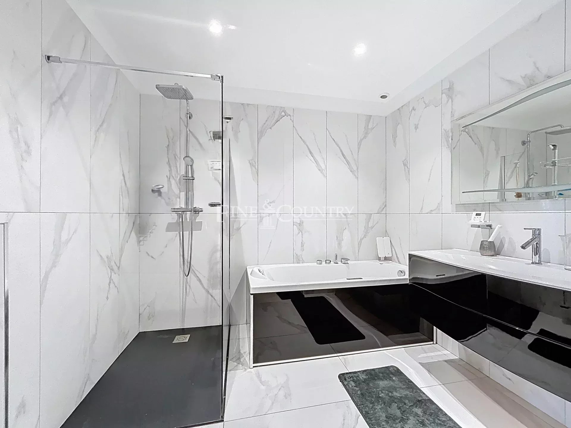 Photo of Sea View Apartment for sale in Theoule-sur-Mer