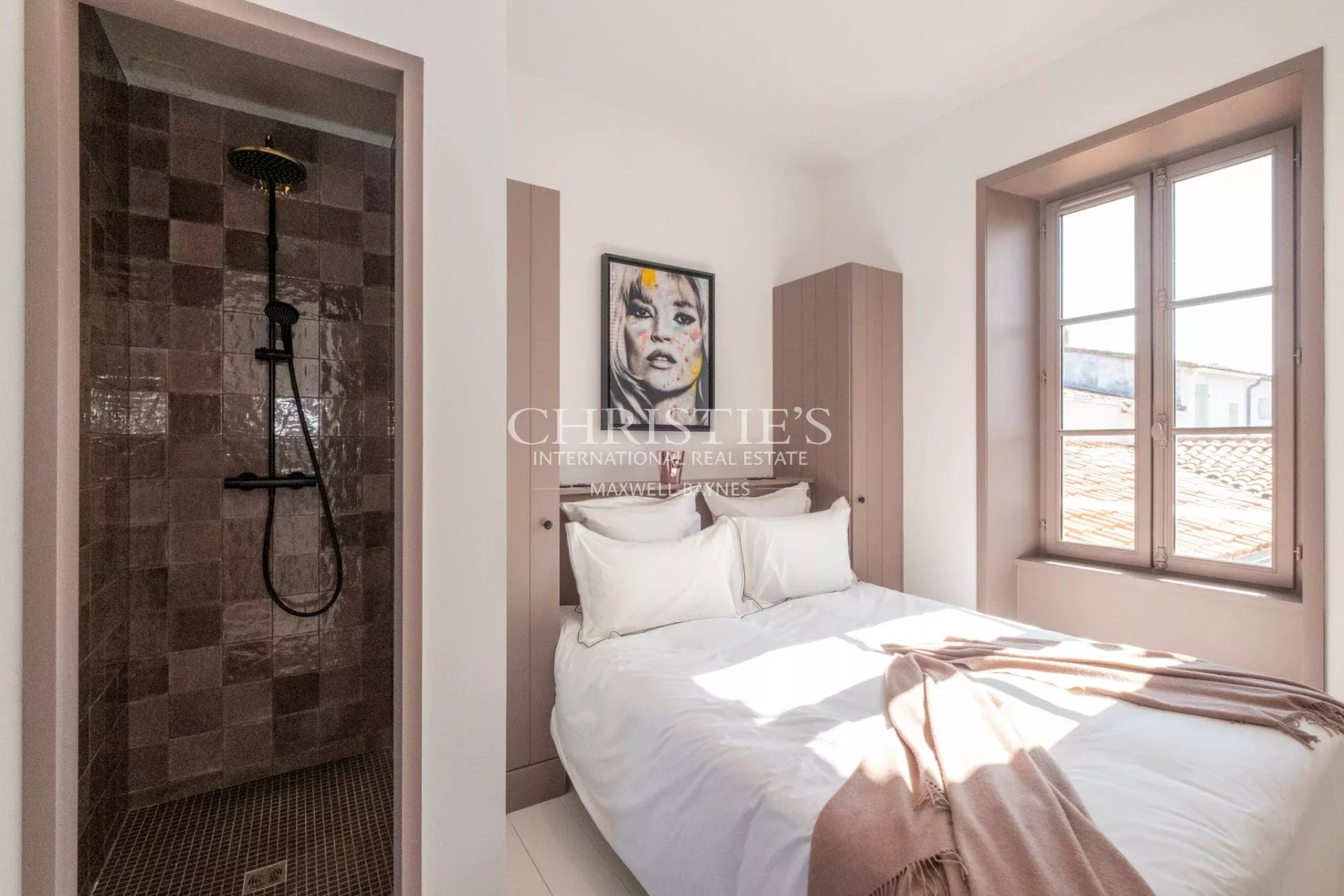 5 Bedroom Villa/Townhouse's Image 9