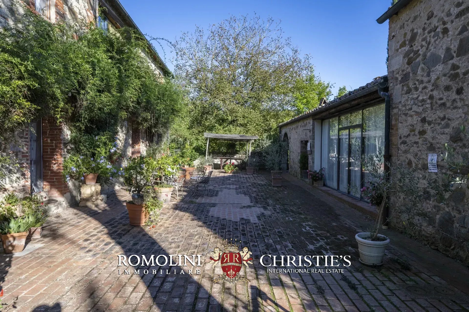 9 Bedroom Horse Property's Image 57