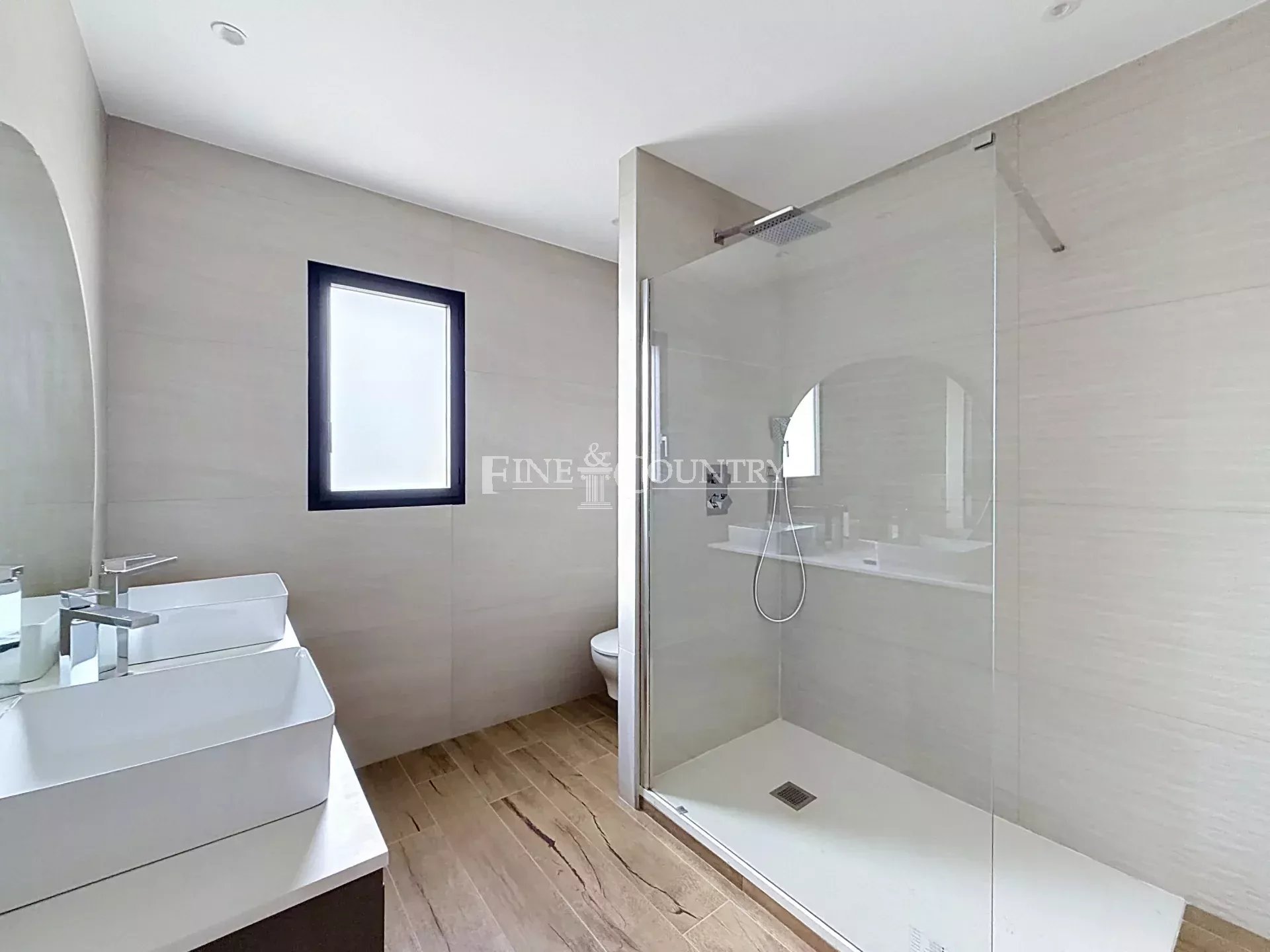 Photo of Villa for sale in Mougins in quiet area near school