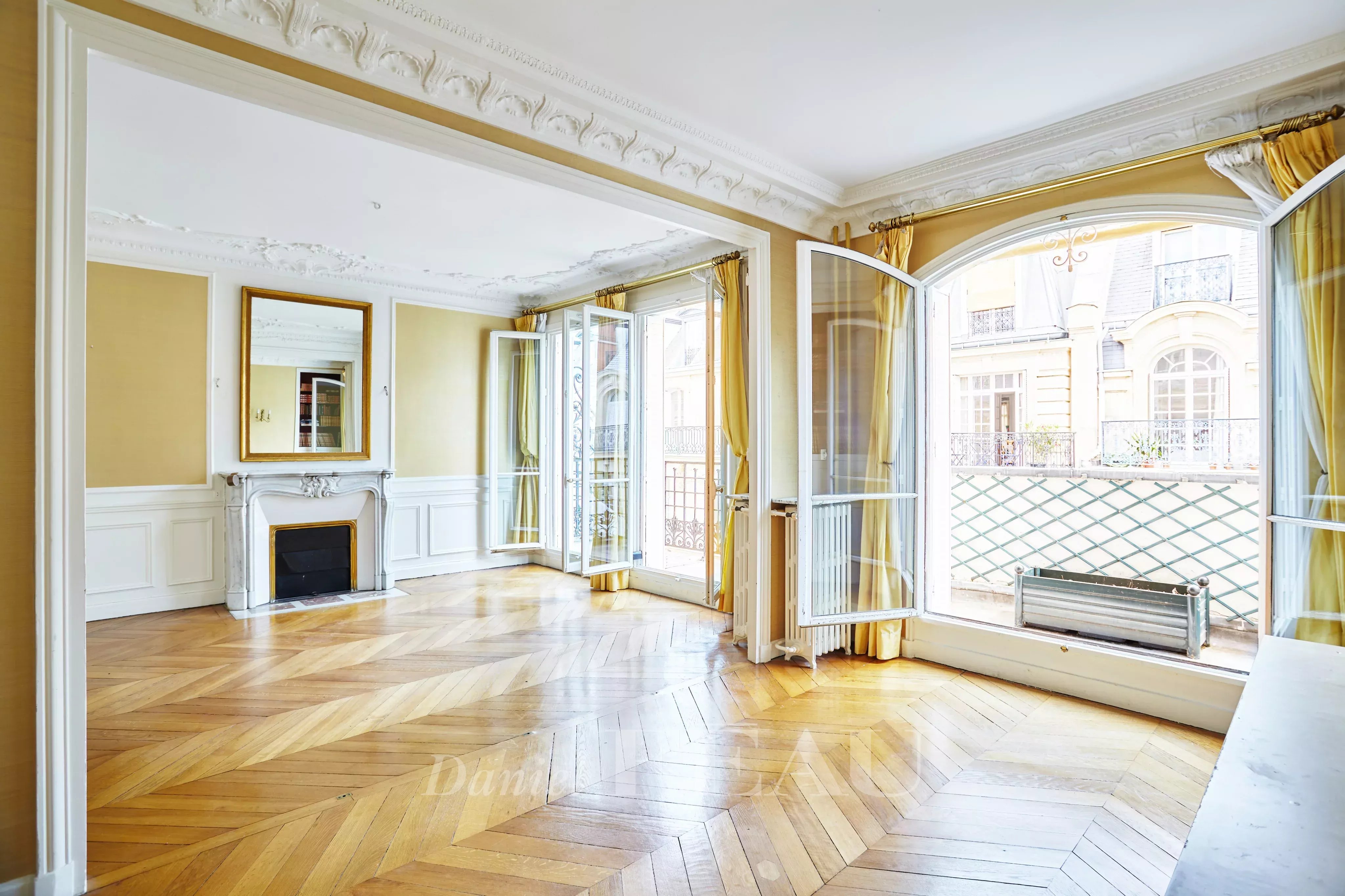Sale Apartment Paris 17th