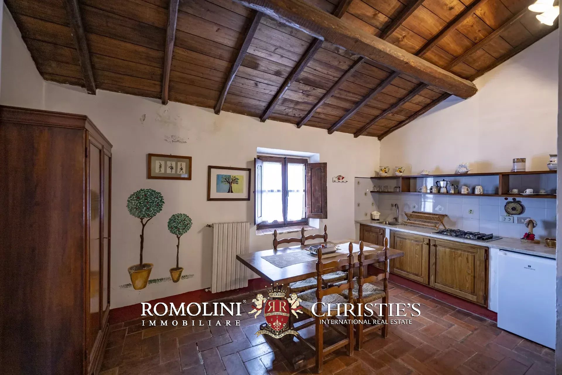 101-HA ESTATE WITH NATURAL SPRINGS FOR SALE BETWEEN AREZZO AND FLORENCE