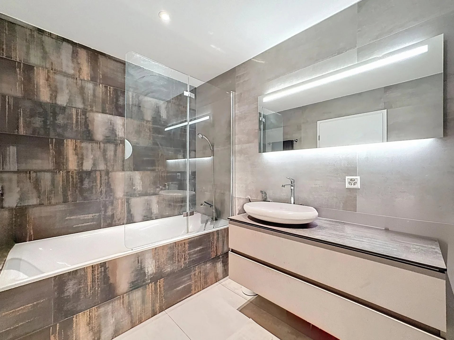 Attique avec balcon-terrasse