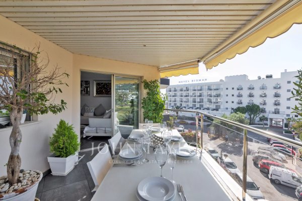 Renovated 3-bedroom apartment in Santa Eulalia, Ibiza — photo 7