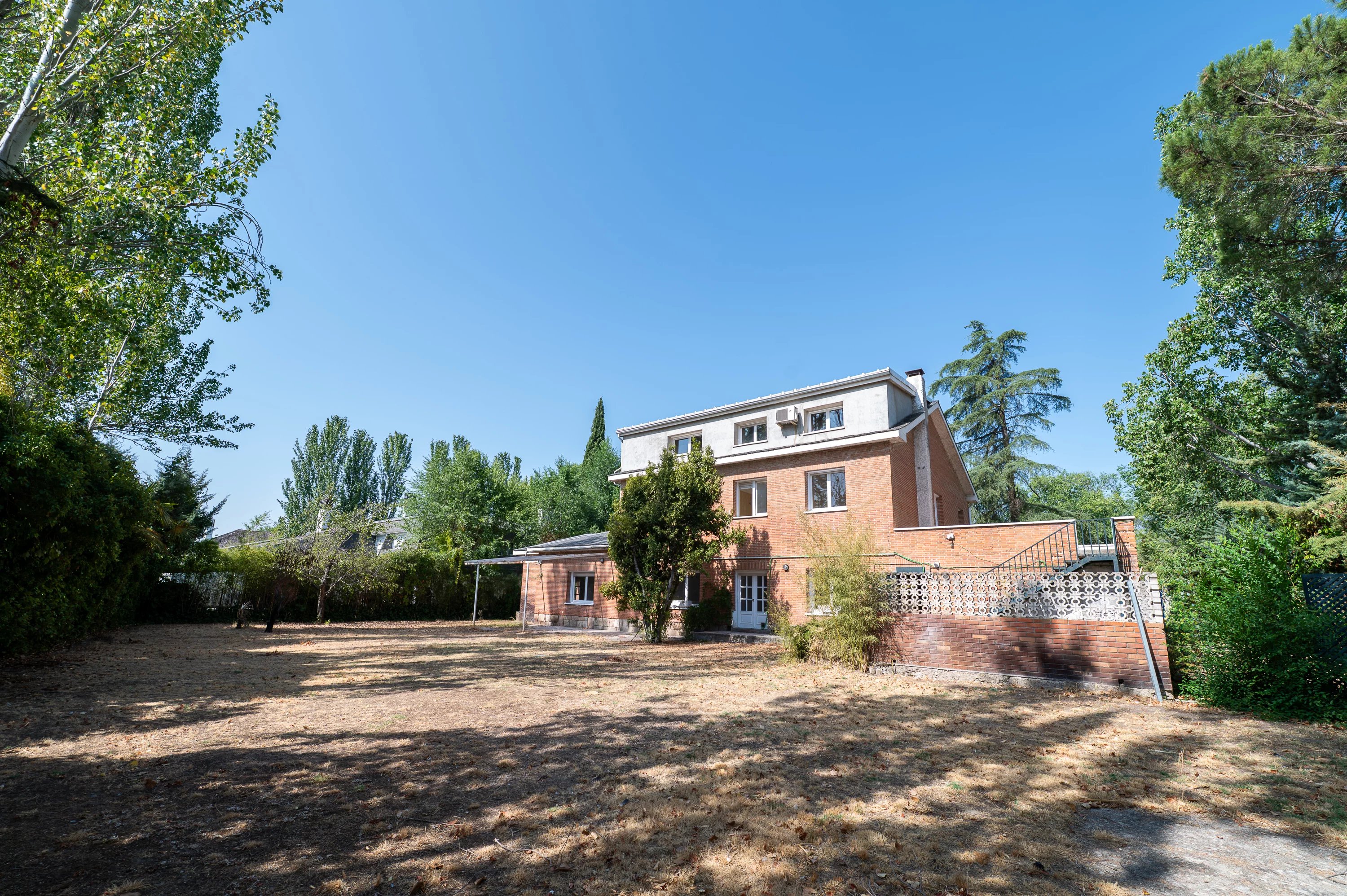 Elegant 5-Bedroom Chalet in Villanueva de la Cañada