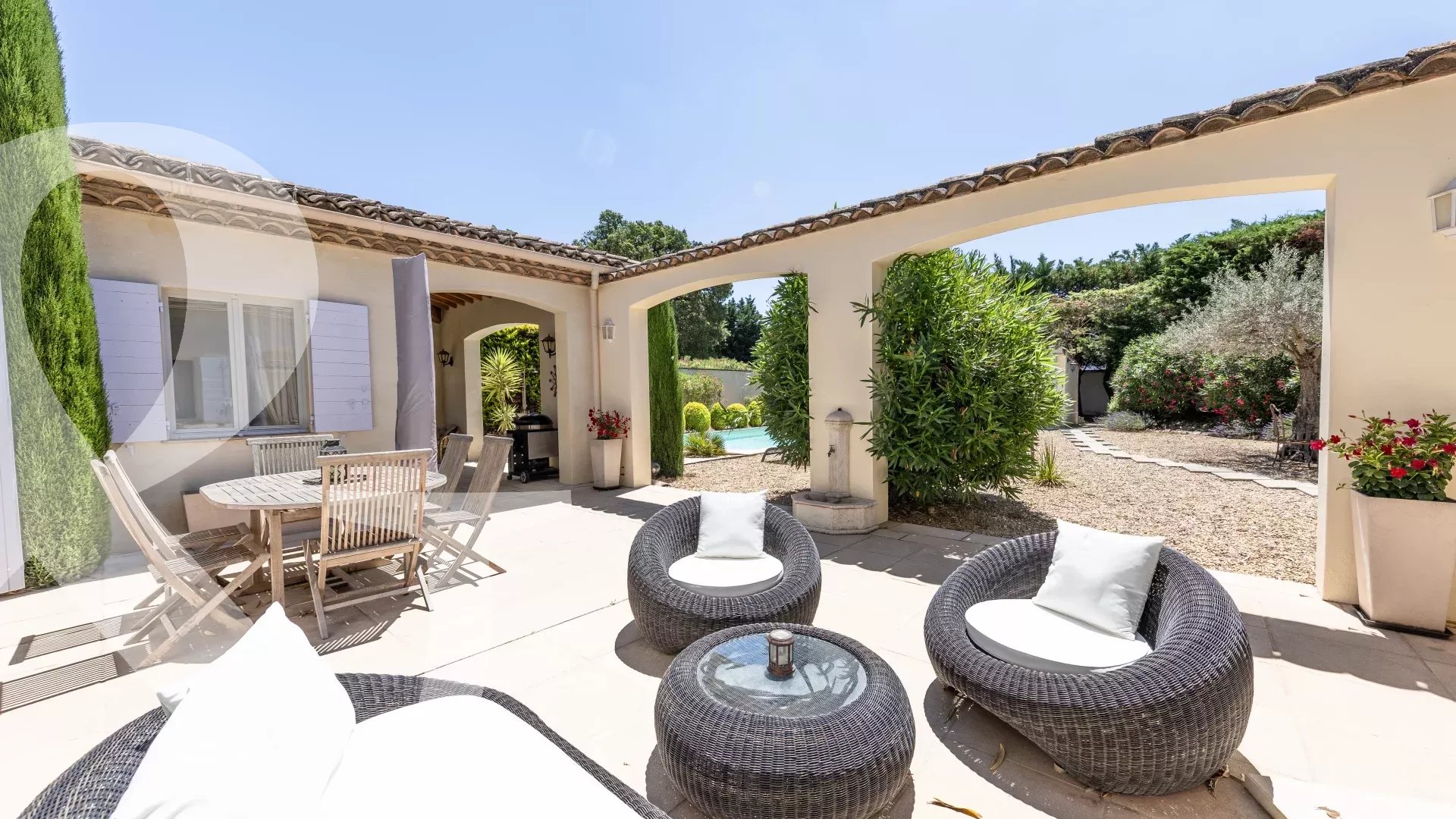 PROPRIETE AVEC 3 GITES