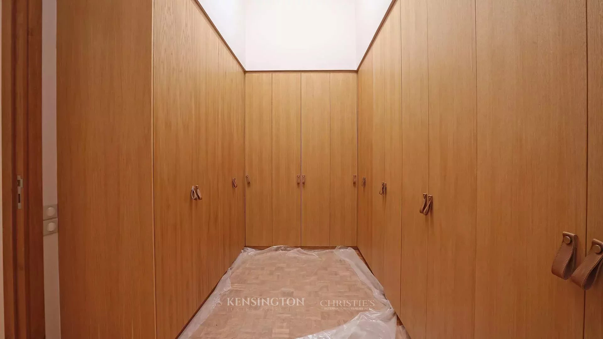 5 Bedroom Villa/Townhouse's Image 17