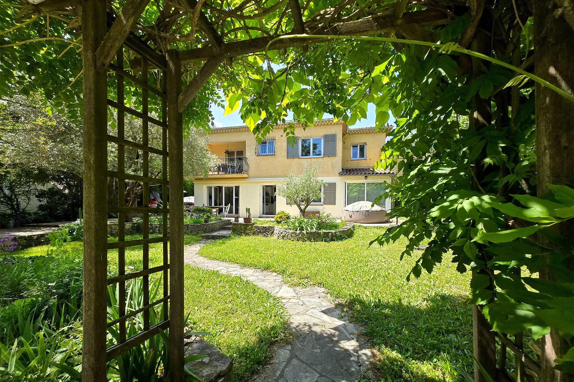 For Sale Valbonne / Mouans Sartoux - 6 bed villa