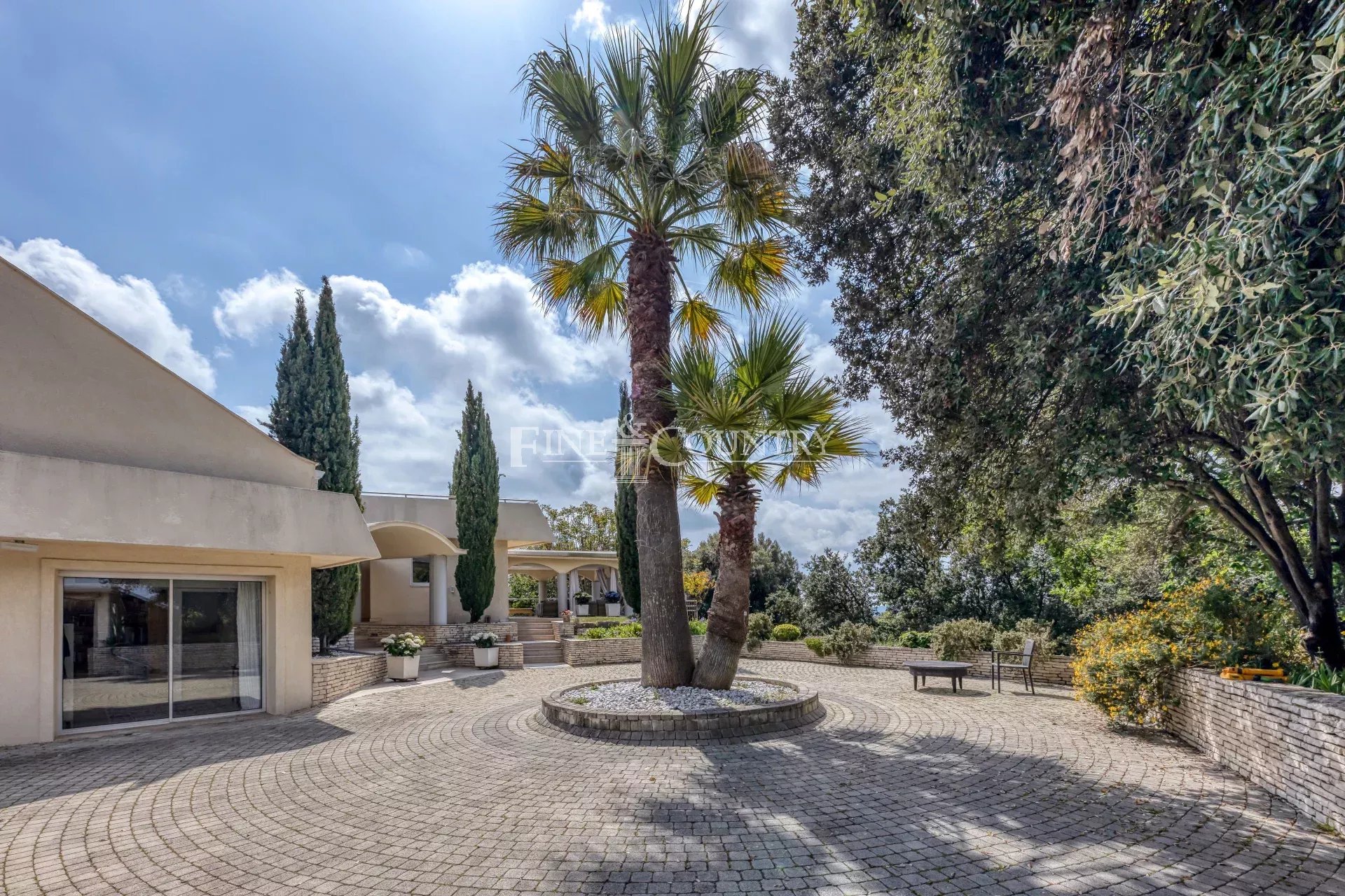 Photo of for sale property in Valbonne with tennis and hélipad