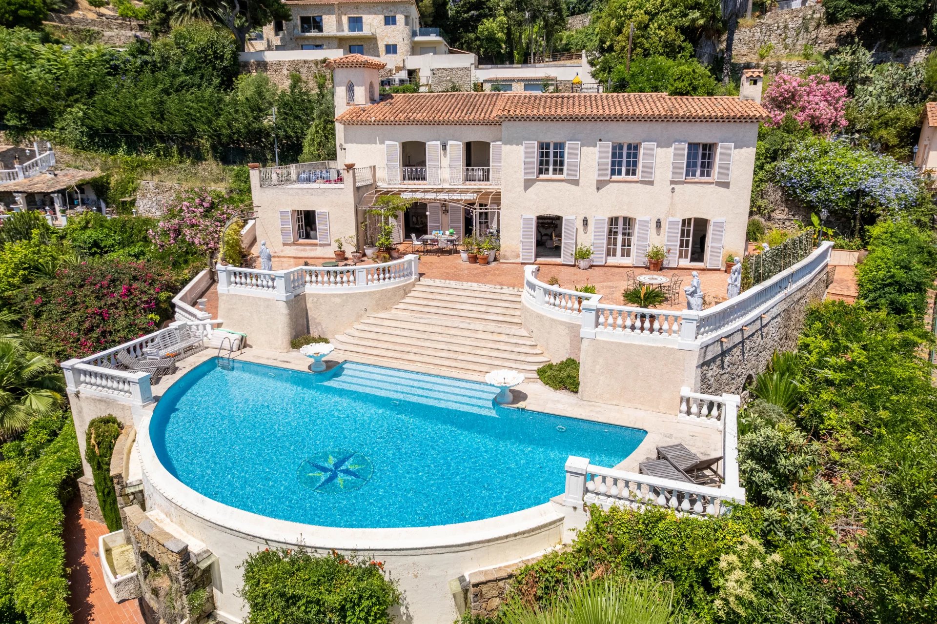 Agence immobilière de Riviera Estate Office