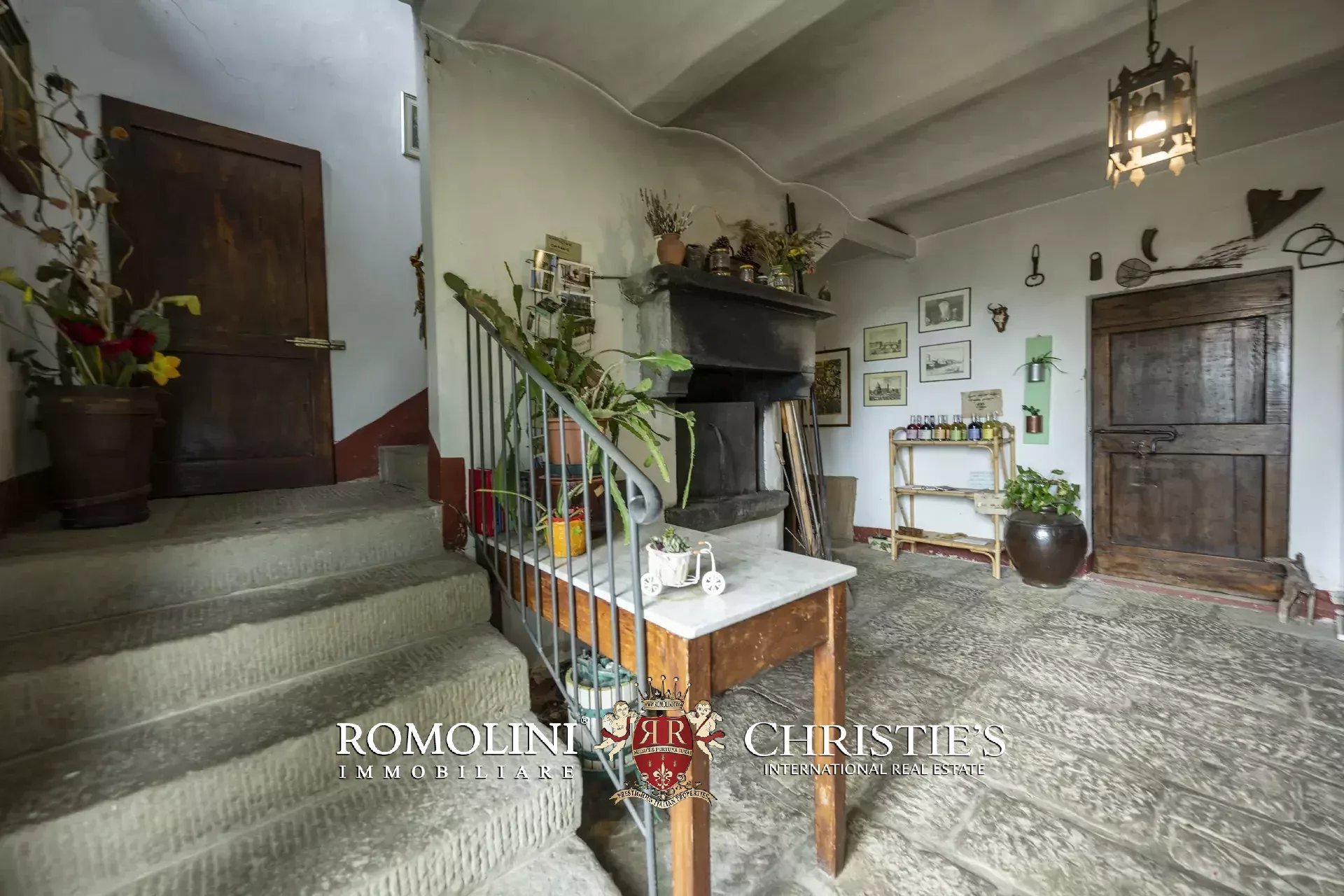 101-HA ESTATE WITH NATURAL SPRINGS FOR SALE BETWEEN AREZZO AND FLORENCE