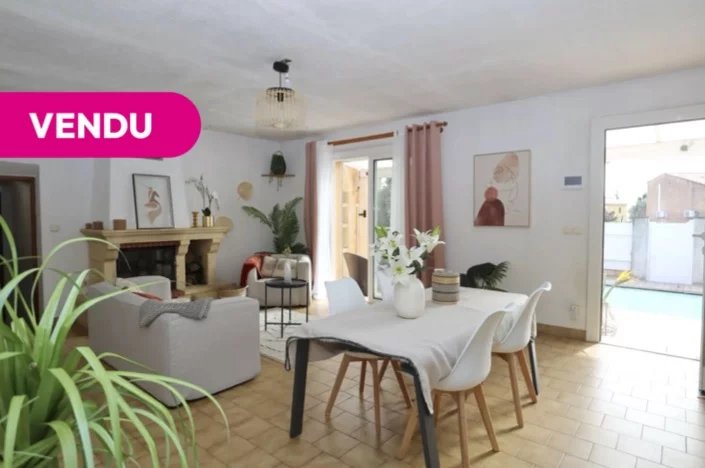 EXCLUVISITE – HYERES  Maison familiale de plain-pied + studio à l’étage avec jardin proche de la plage de l'Almanarre