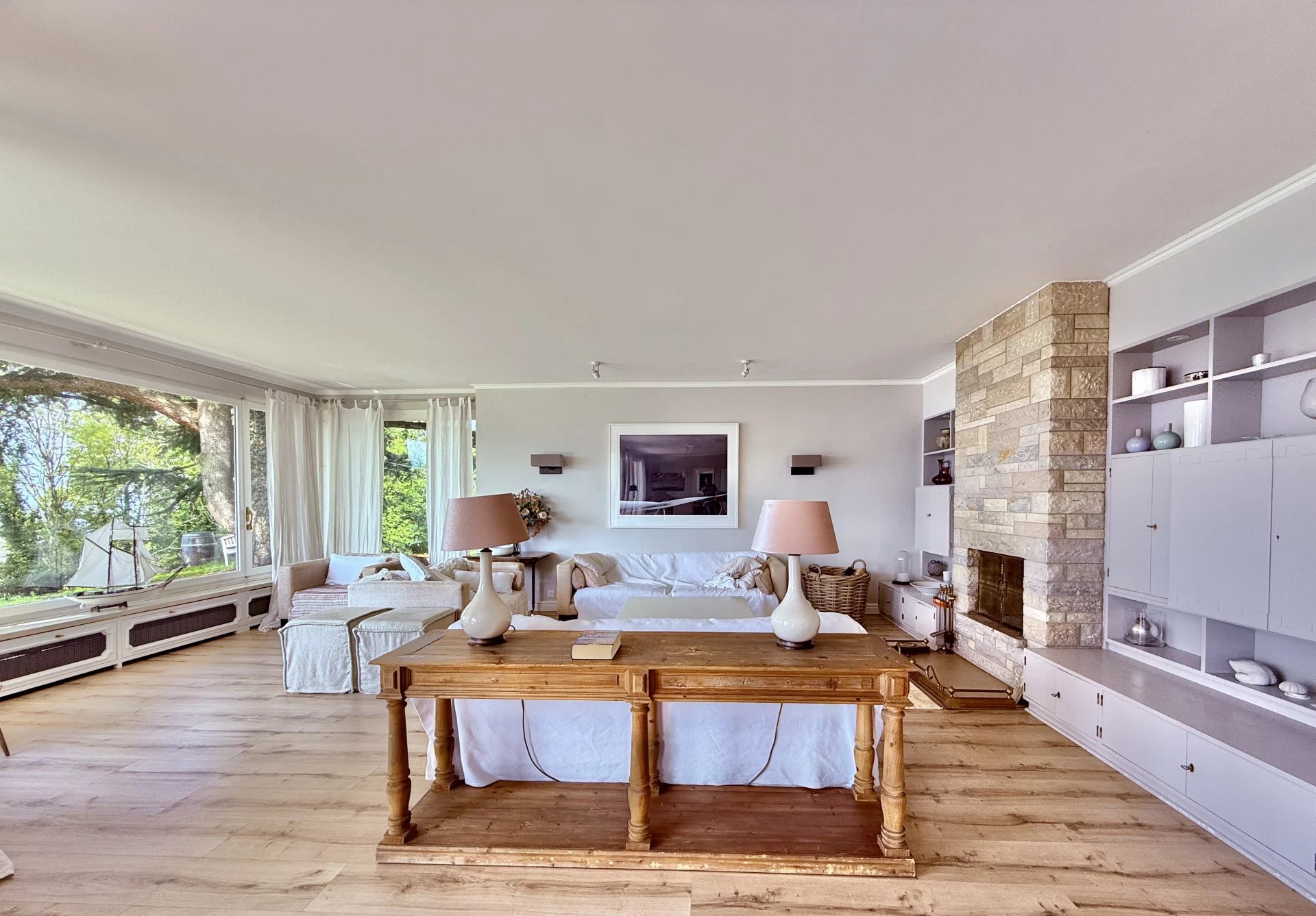 Villa panoramique avec piscine et pool house, grand terrain