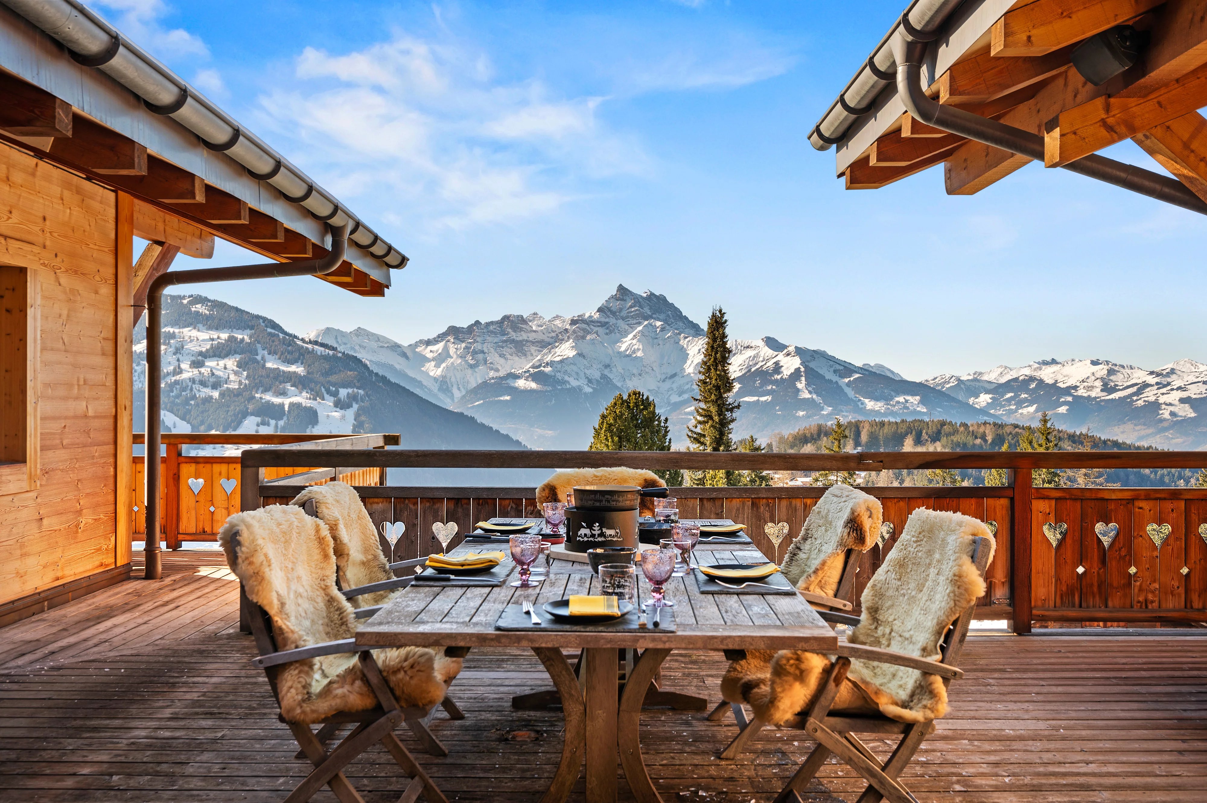 Ski In/Ski Out chalet with panoramic view