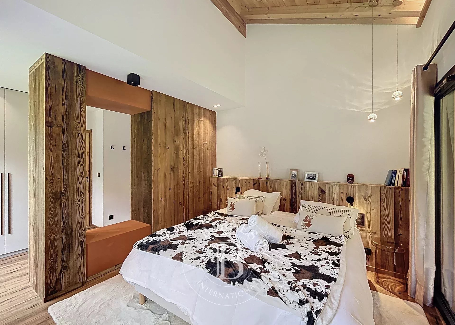 Photo of Châtel – Exceptional Chalet – 230 sqm – Sleeps 10 – Spa, Sauna & Stunning Views