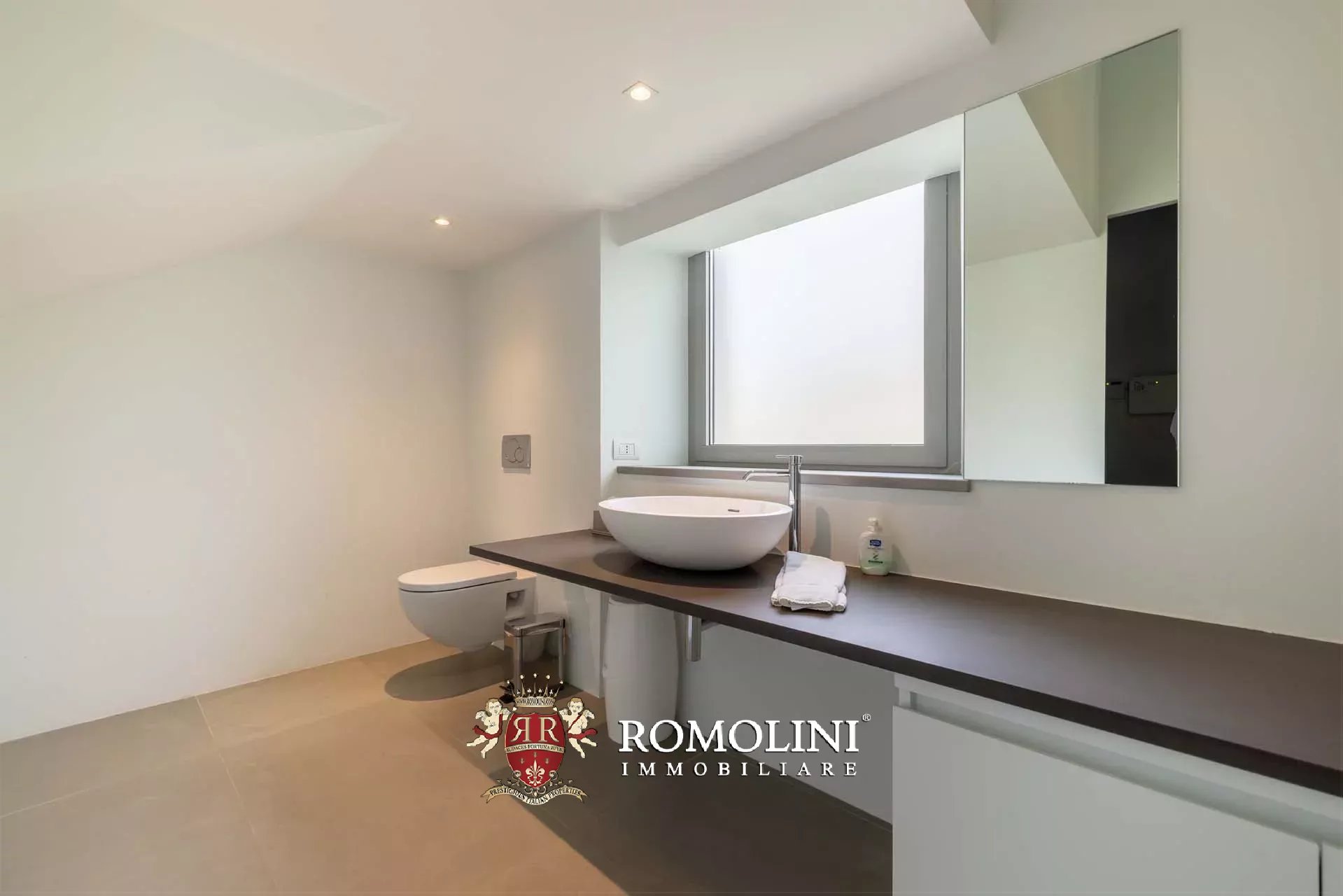 7 Bedroom Villa/Townhouse's Image 105