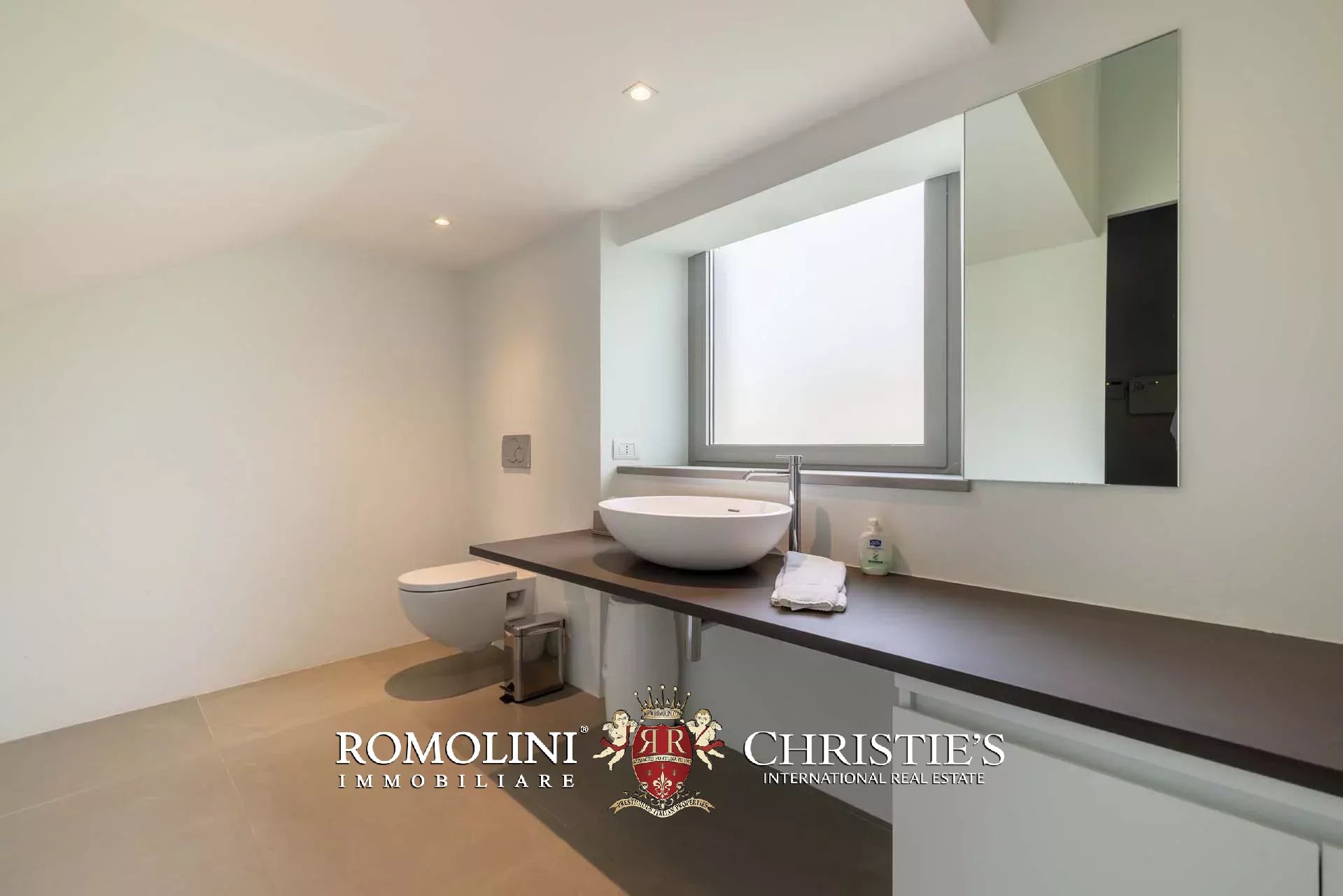 7 Bedroom Villa/Townhouse's Image 105