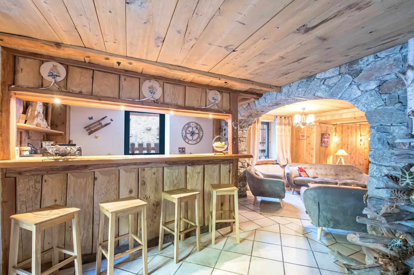 MAISON DE PAYS 5 CHAMBRES ET APPARTEMENT INDEPENDANT