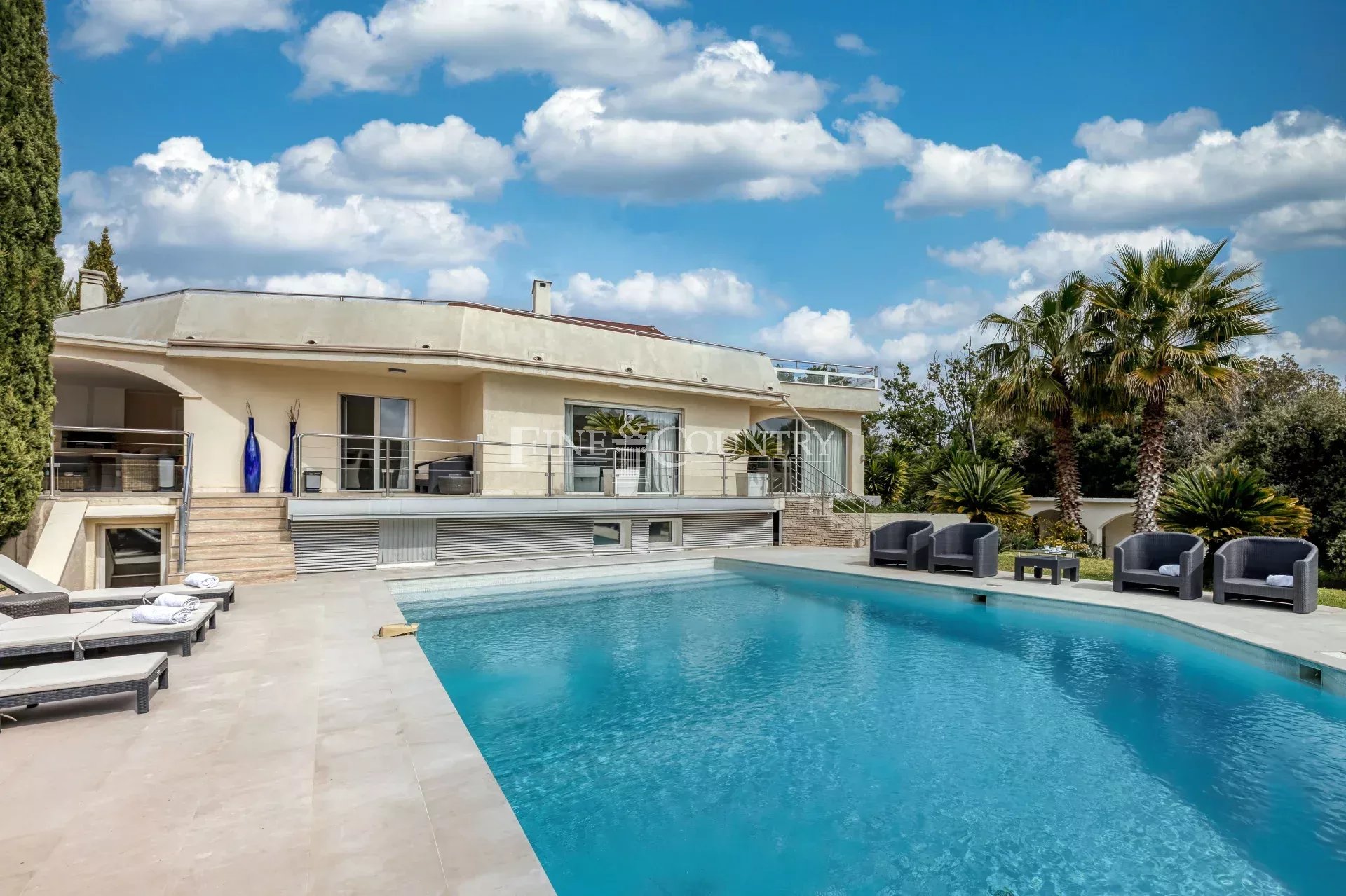 Photo of for sale property in Valbonne with tennis and hélipad