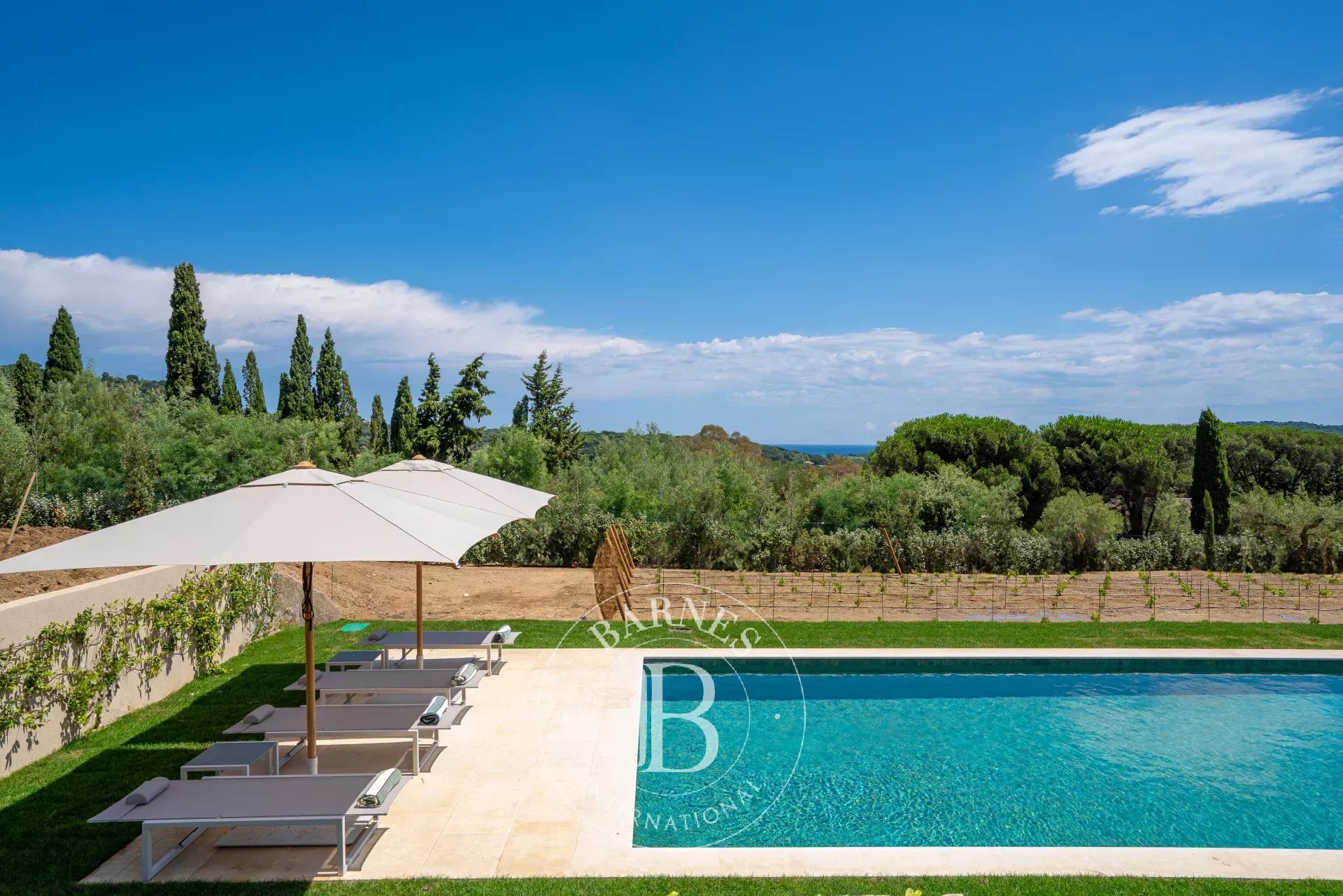 RAMATUELLE - MAISON CONTEMPORAINE AVEC VUE MER