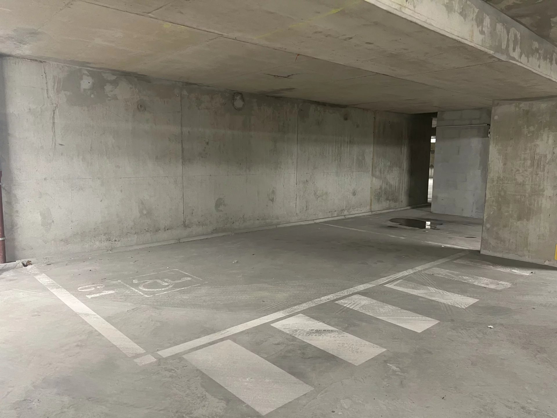Place de Parking PMR en S/SOL