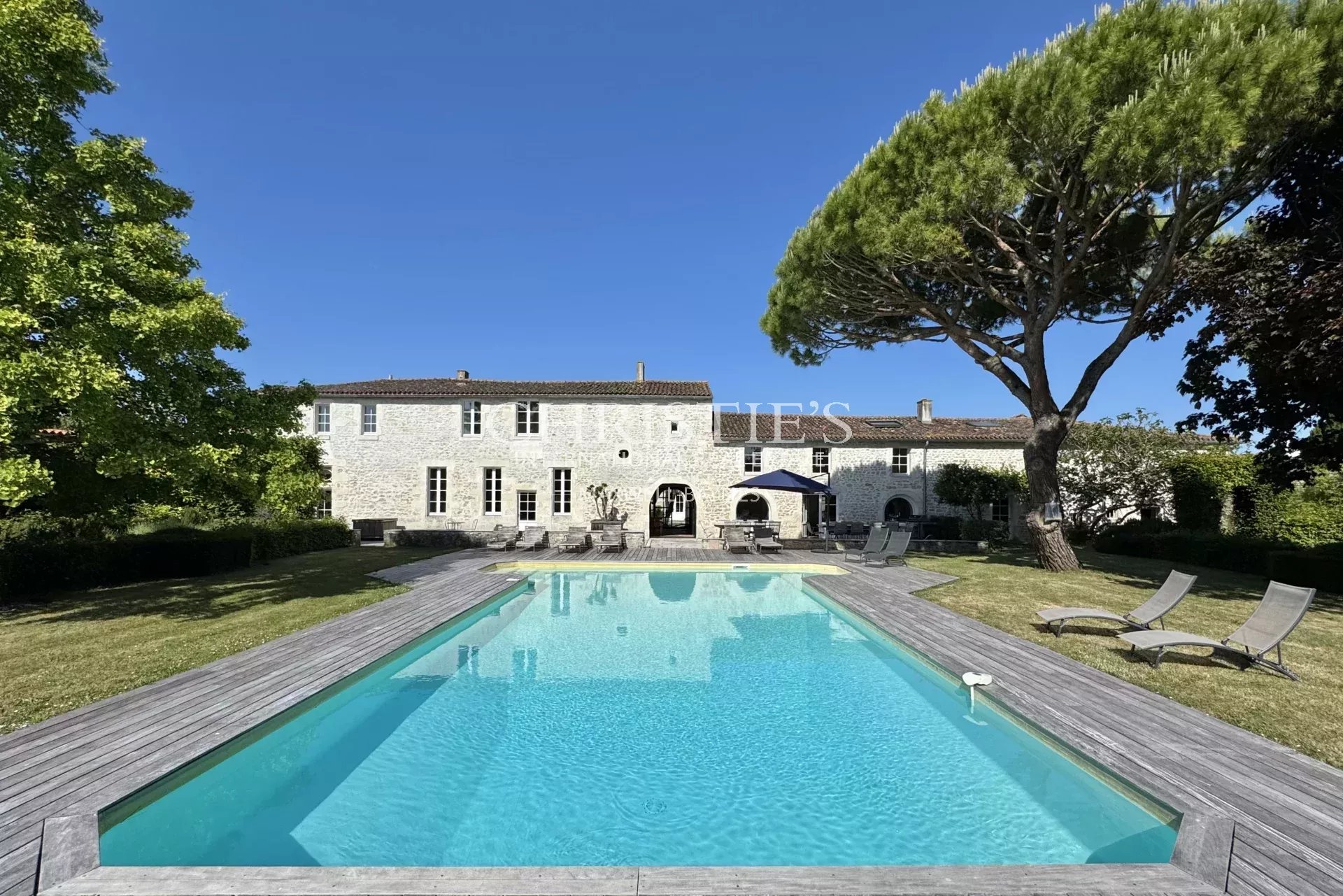 10 Bedroom Villa/Townhouse's Image 34