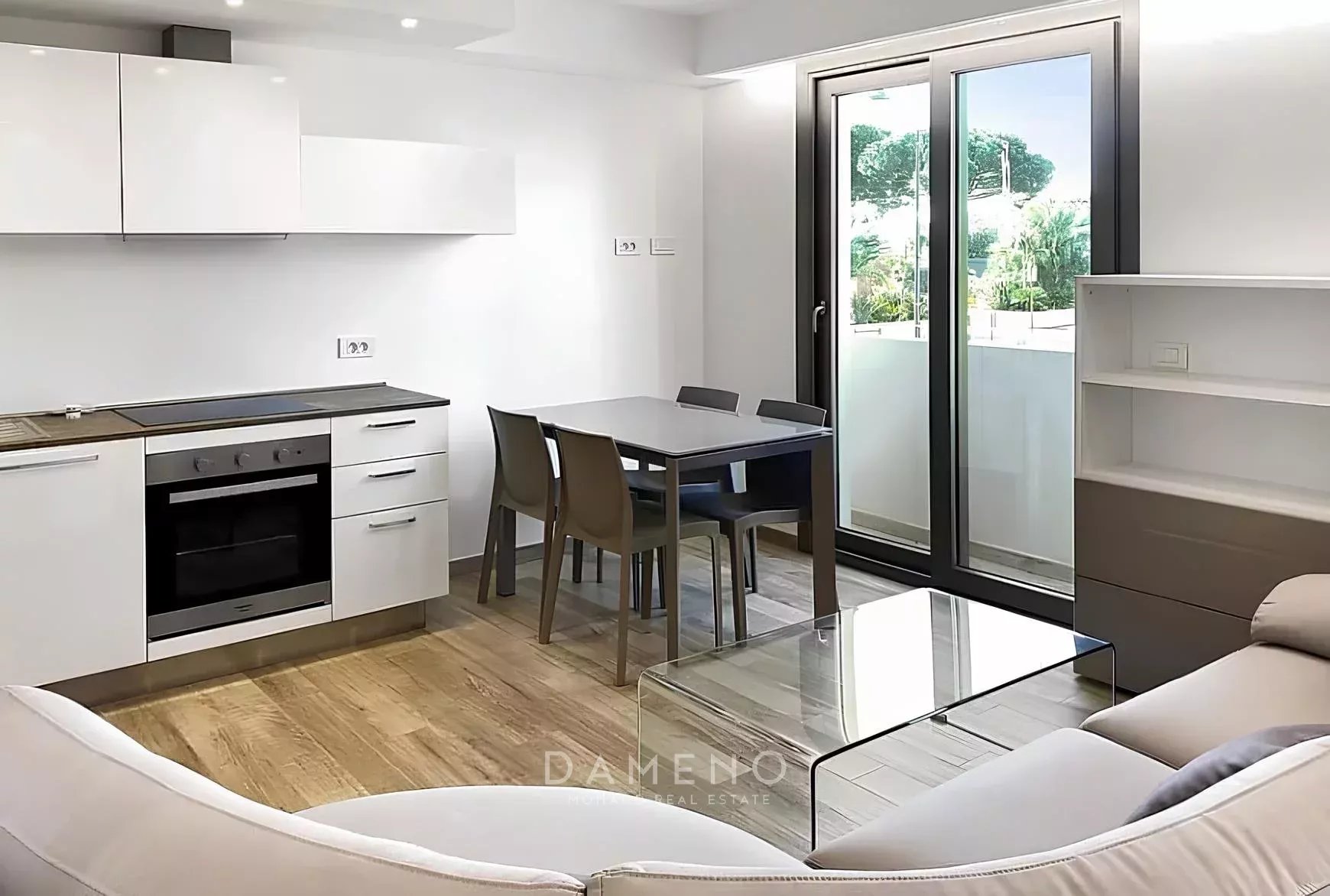 3 pièces à Roquebrune-Cap-Martin en bord de mer.