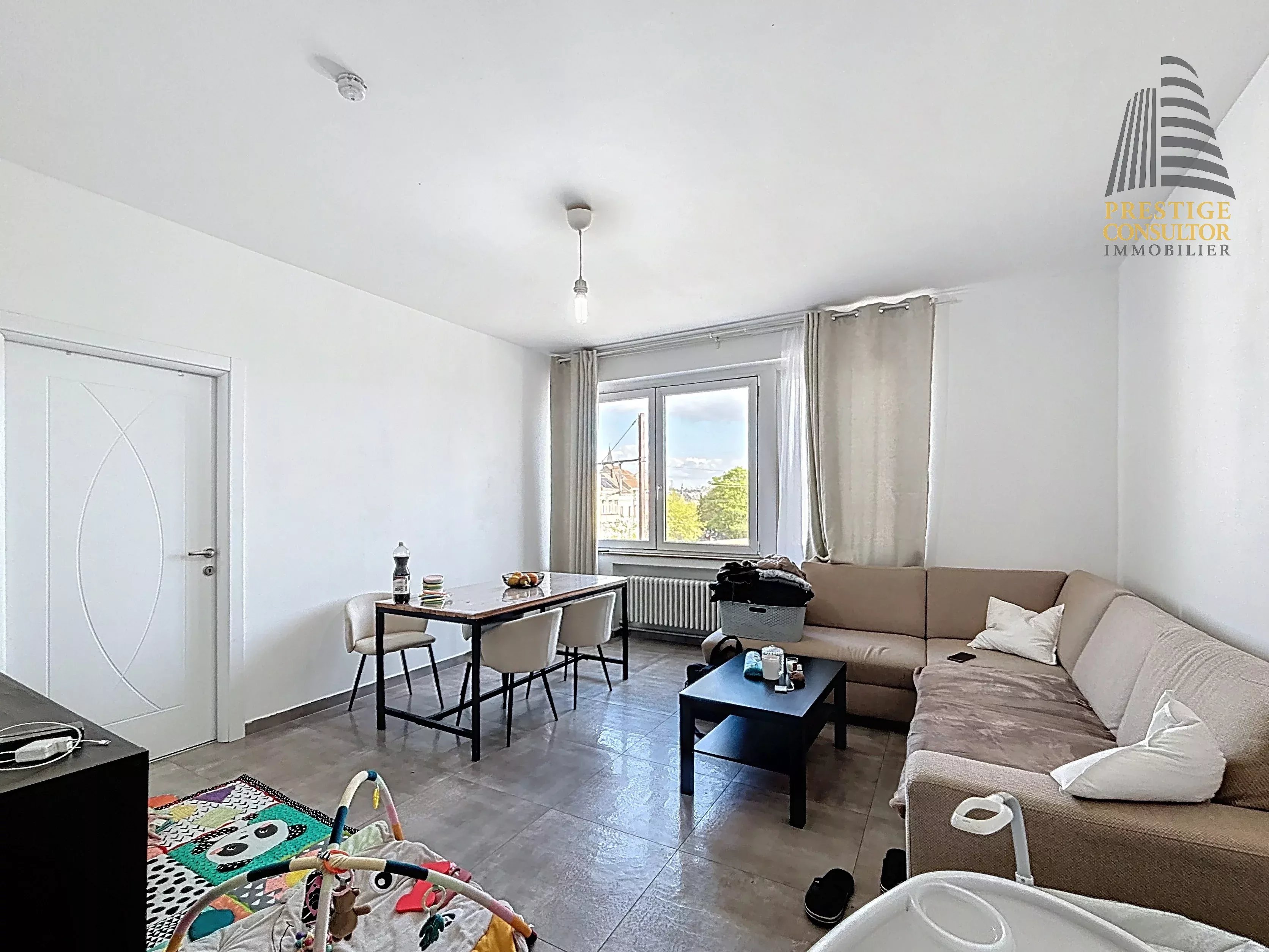 BEL APPARTEMENT DEUX CHAMBRES !!