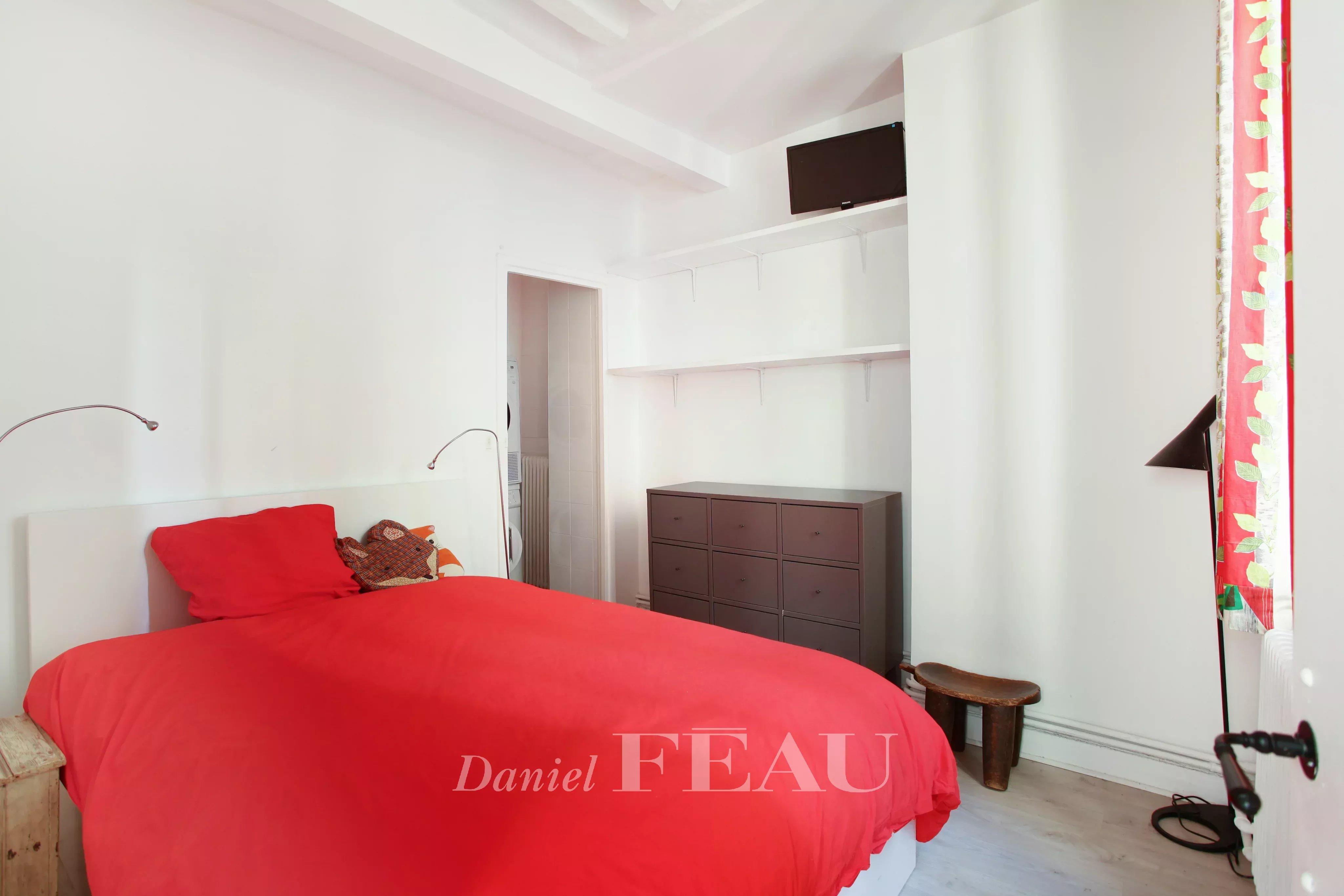 Chambre au calme sur la cour.