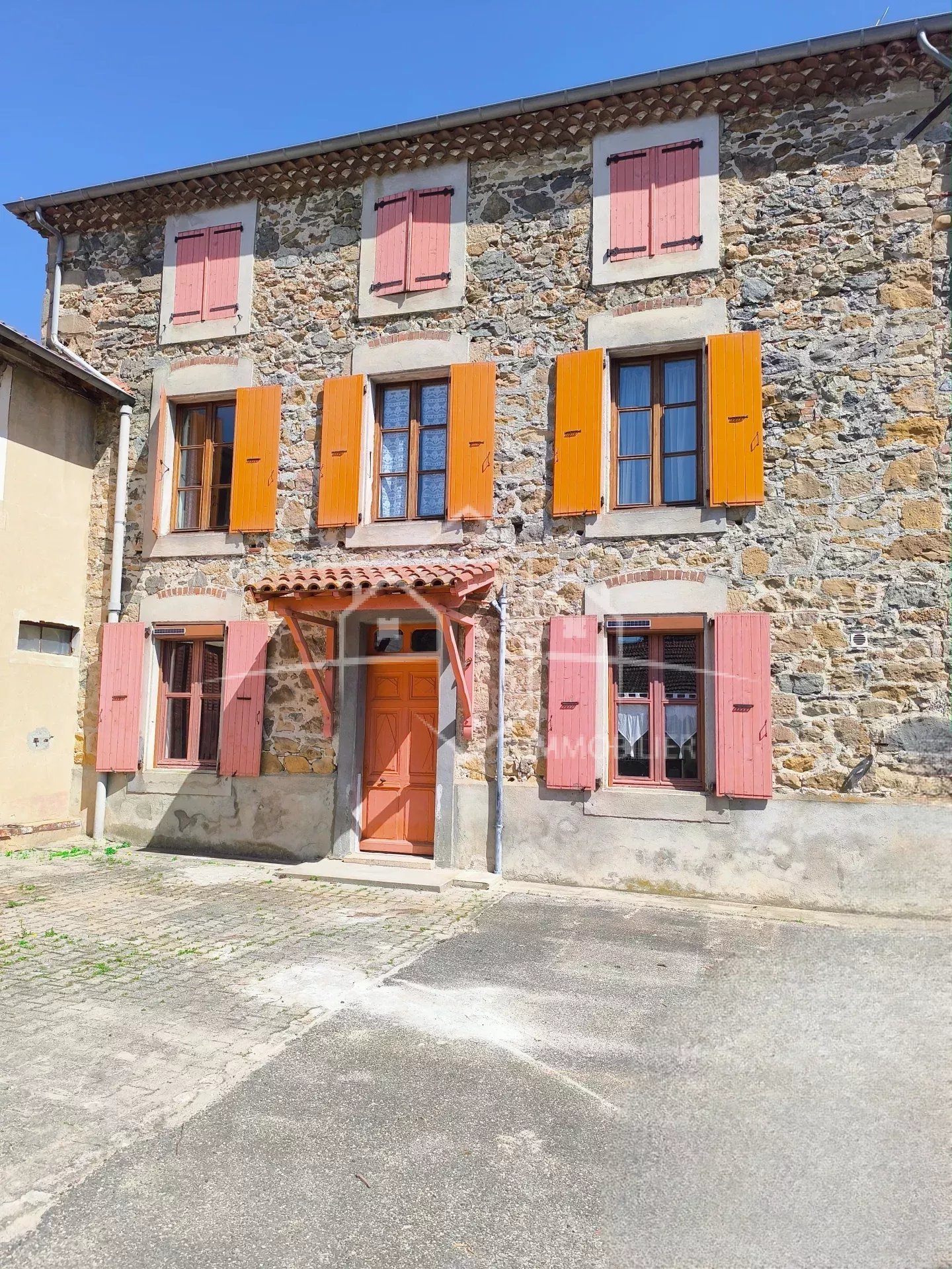 Maison de village de 118m² à rénover à Saint Uze