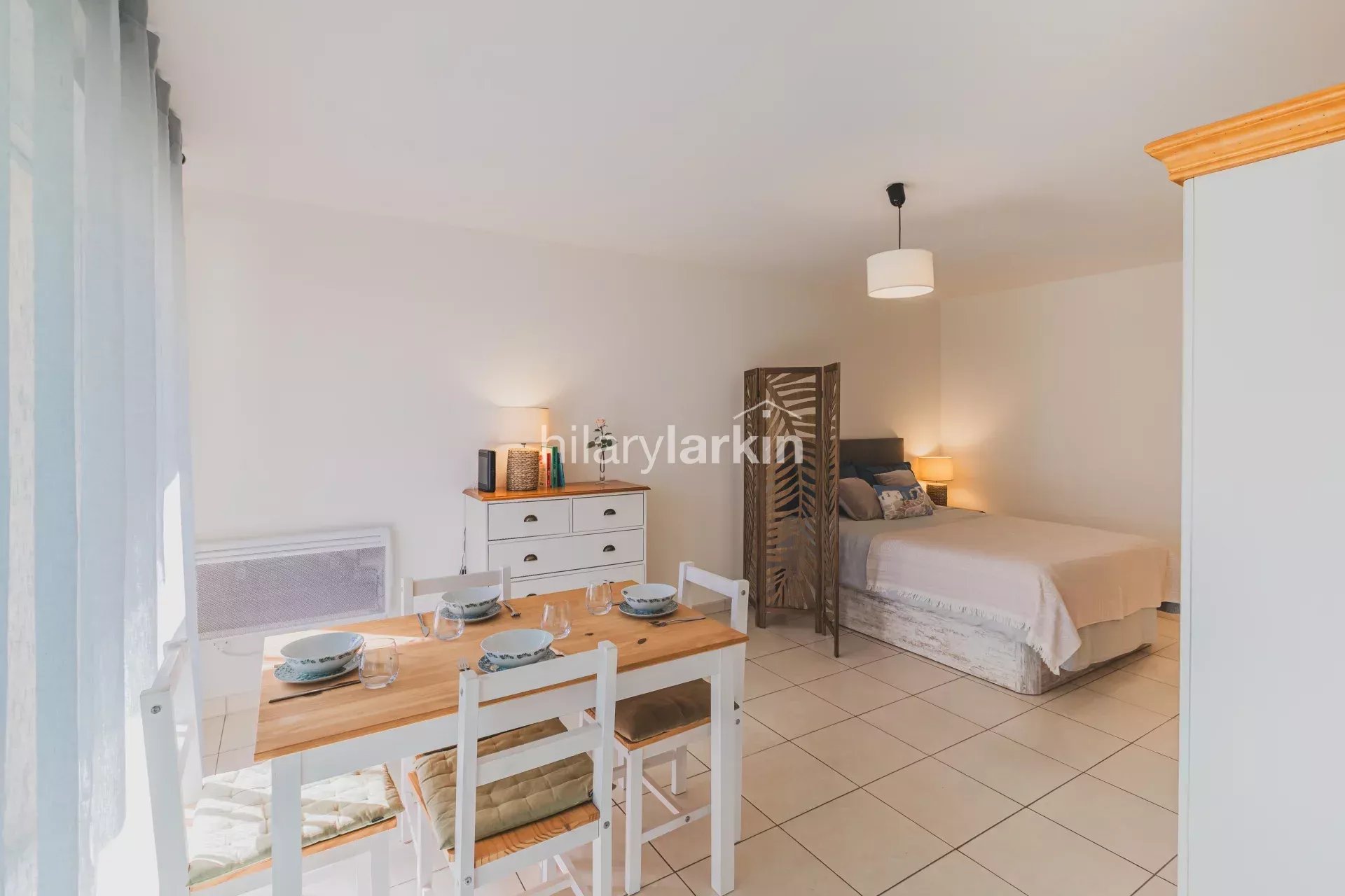Spacious studio apartment with terrace & pool – Antibes