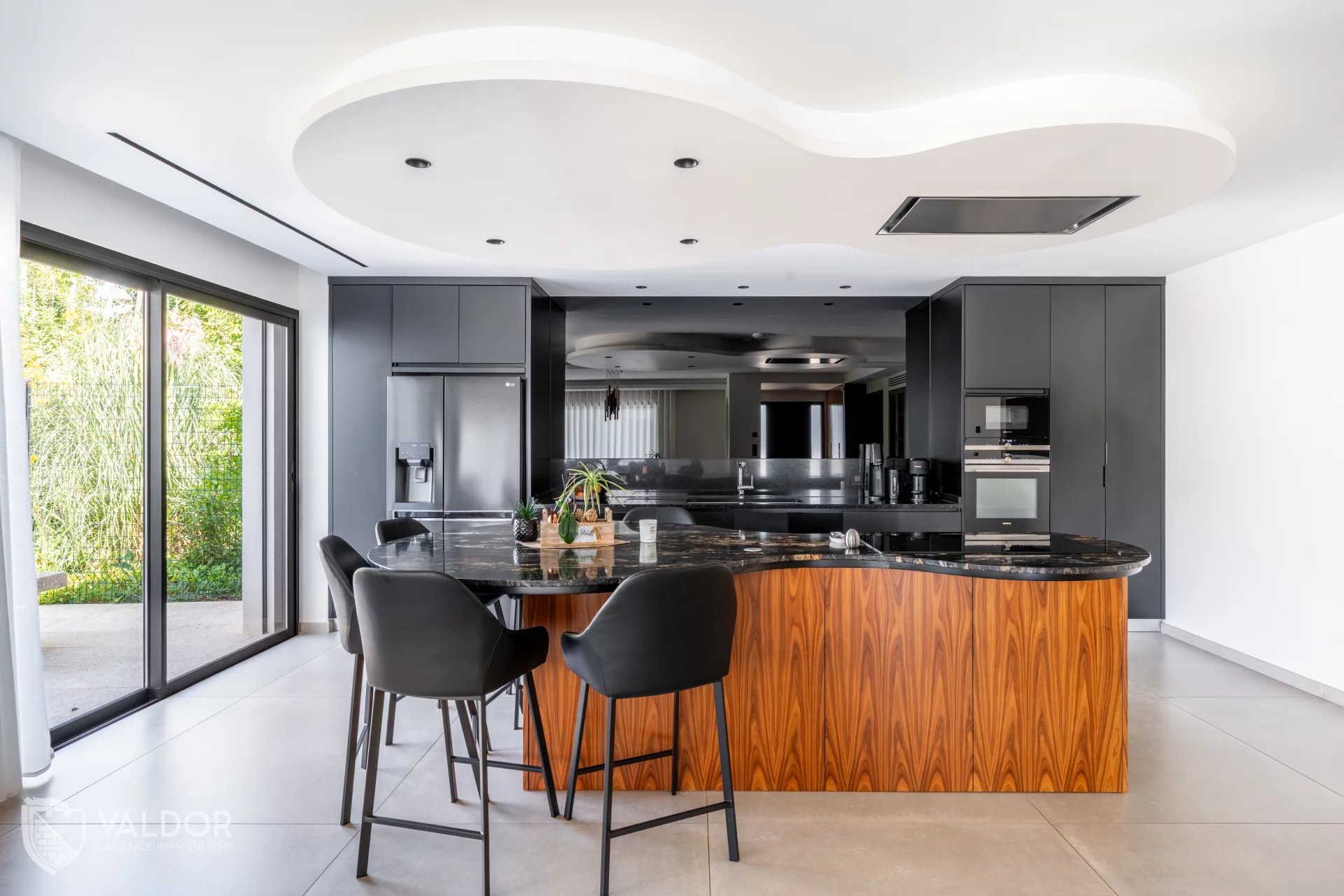 Maison contemporaine de plain-pied de 2022, de 250 m²