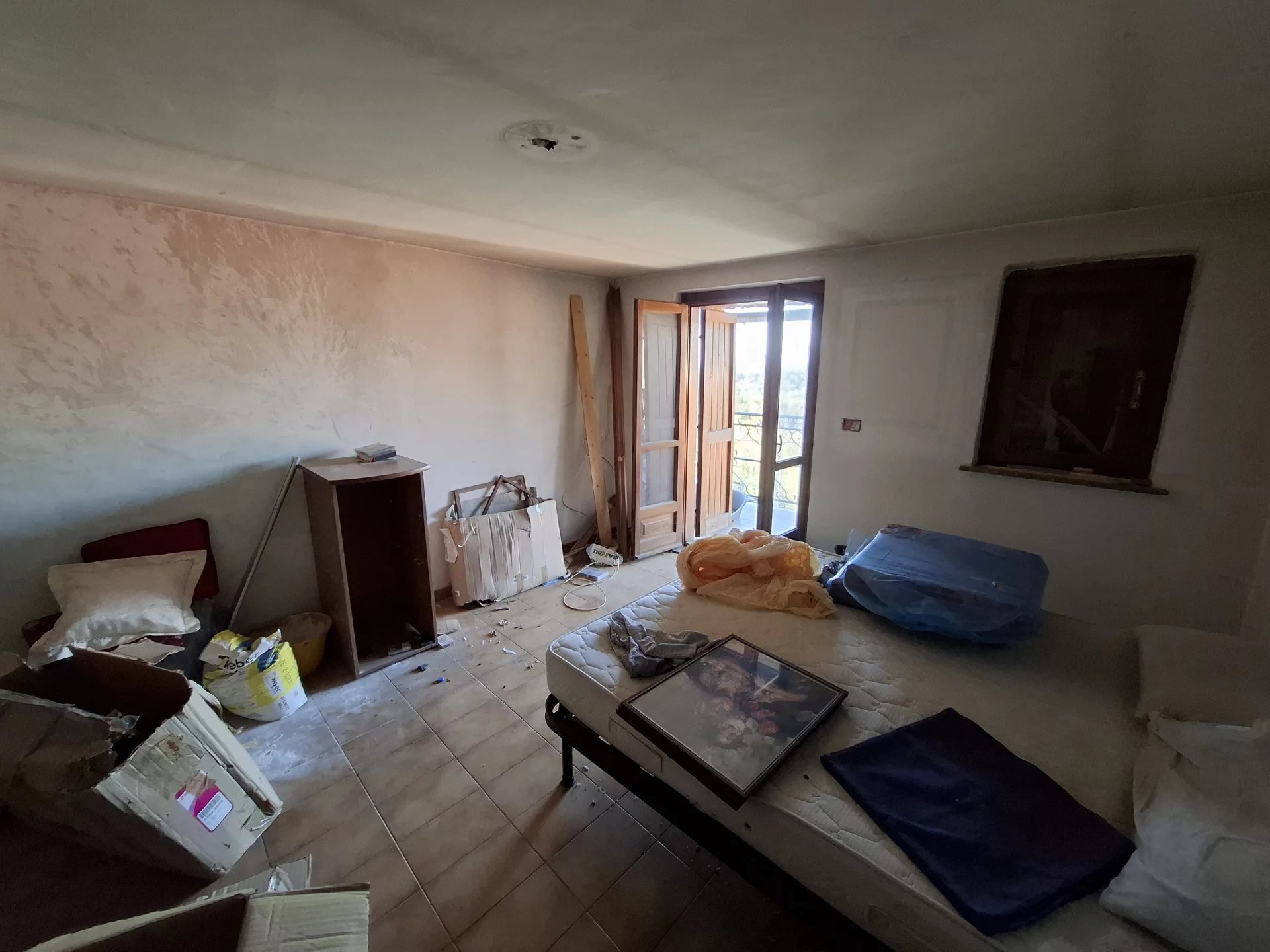 CASA DI AMPIA METRATURA A ROCCA