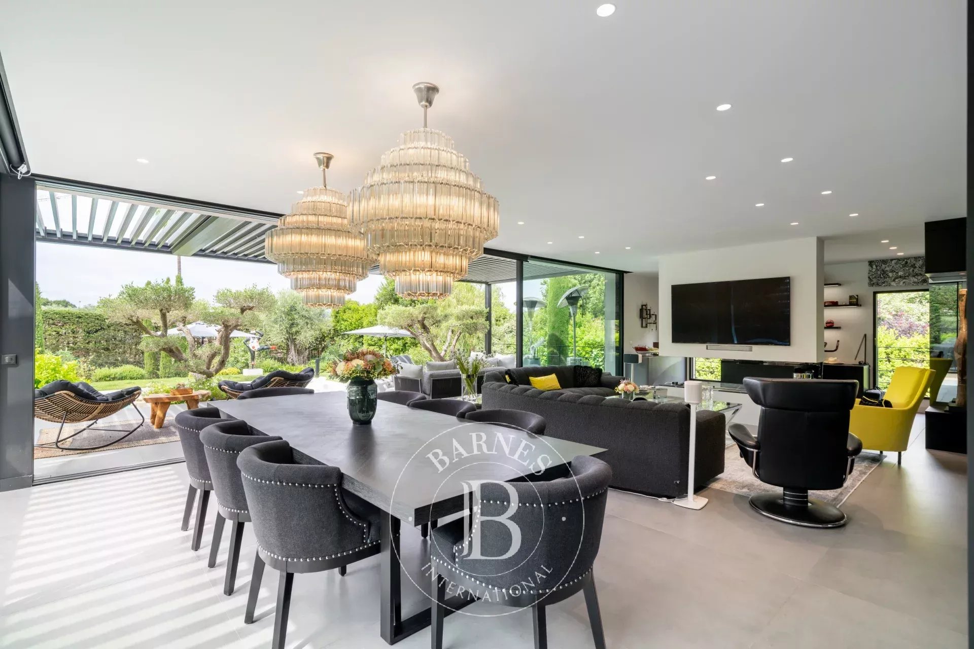 Mougins, superb modern villa, just like new - picture 5