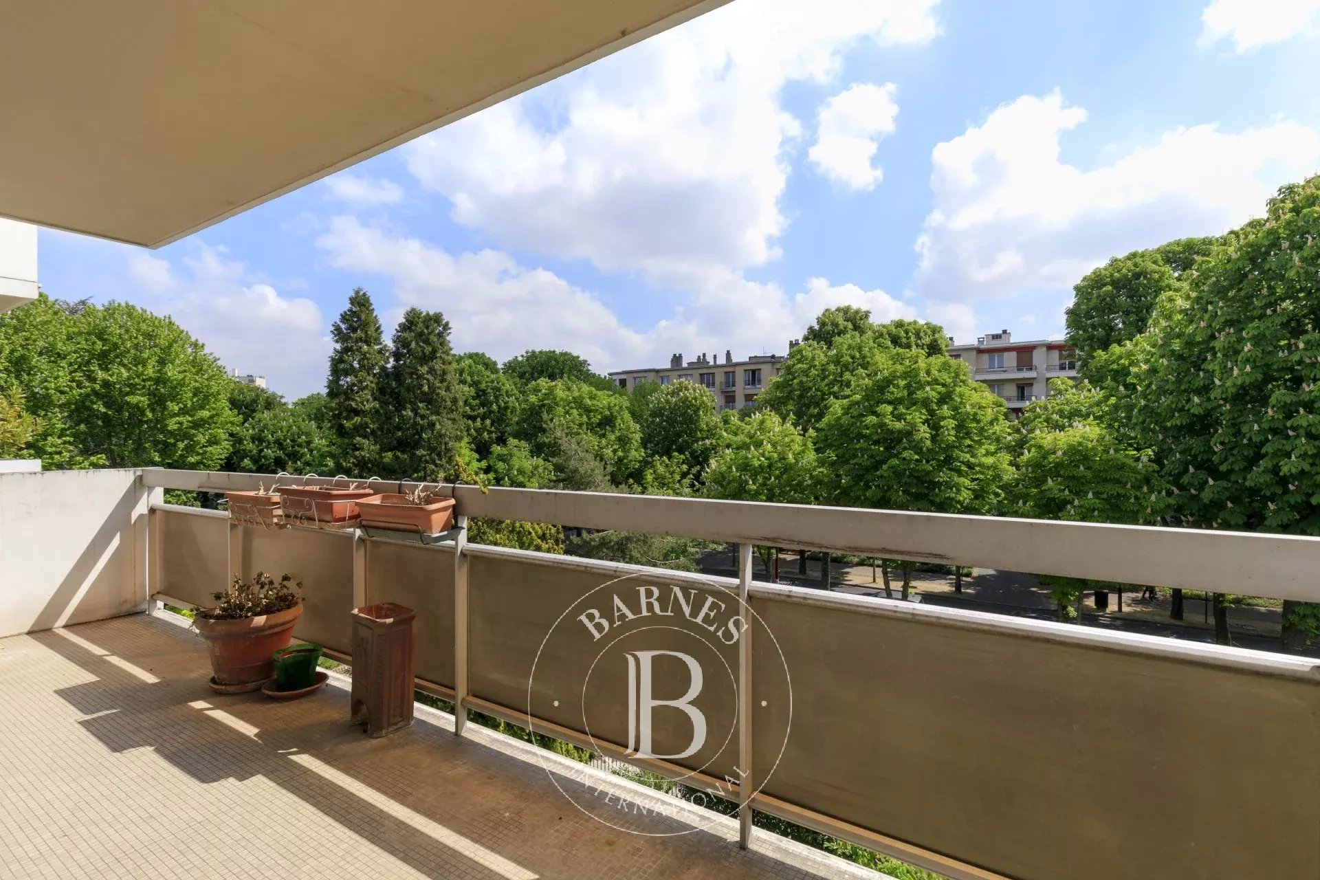 Neuilly-Inkermann - 3-room apartment to be renovated - 1 bedroom - Upper floor - Balcony - Unobstructed view - Paster school sector -