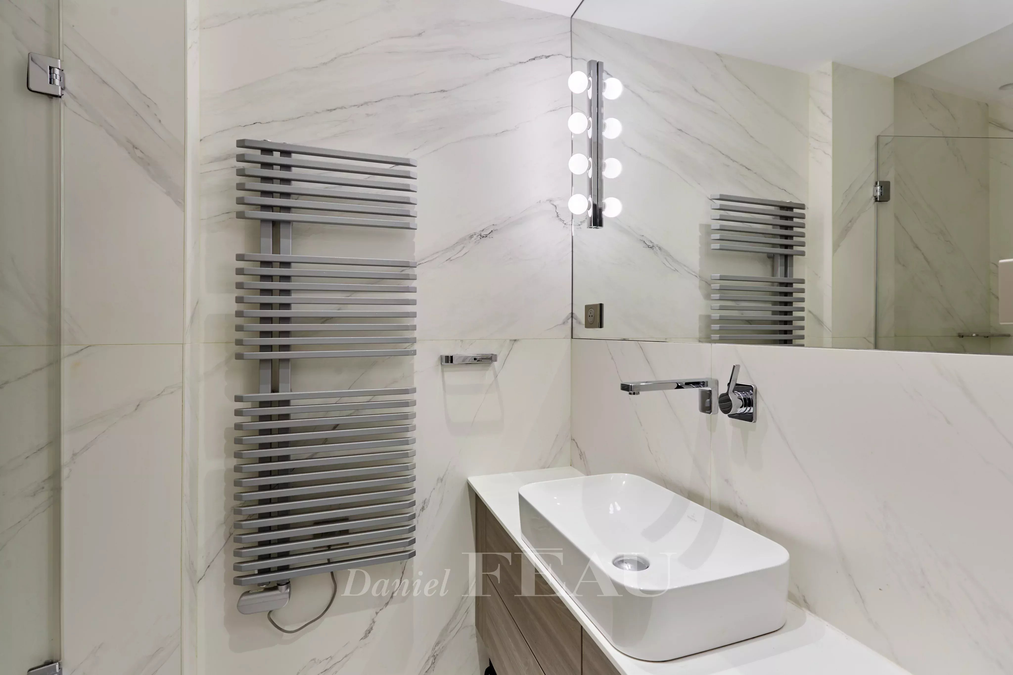Sale Apartment Paris 16th