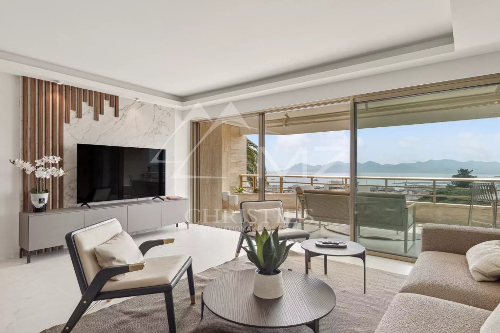Apartment for sale in Cannes — Superb apartment with panoramic sea view