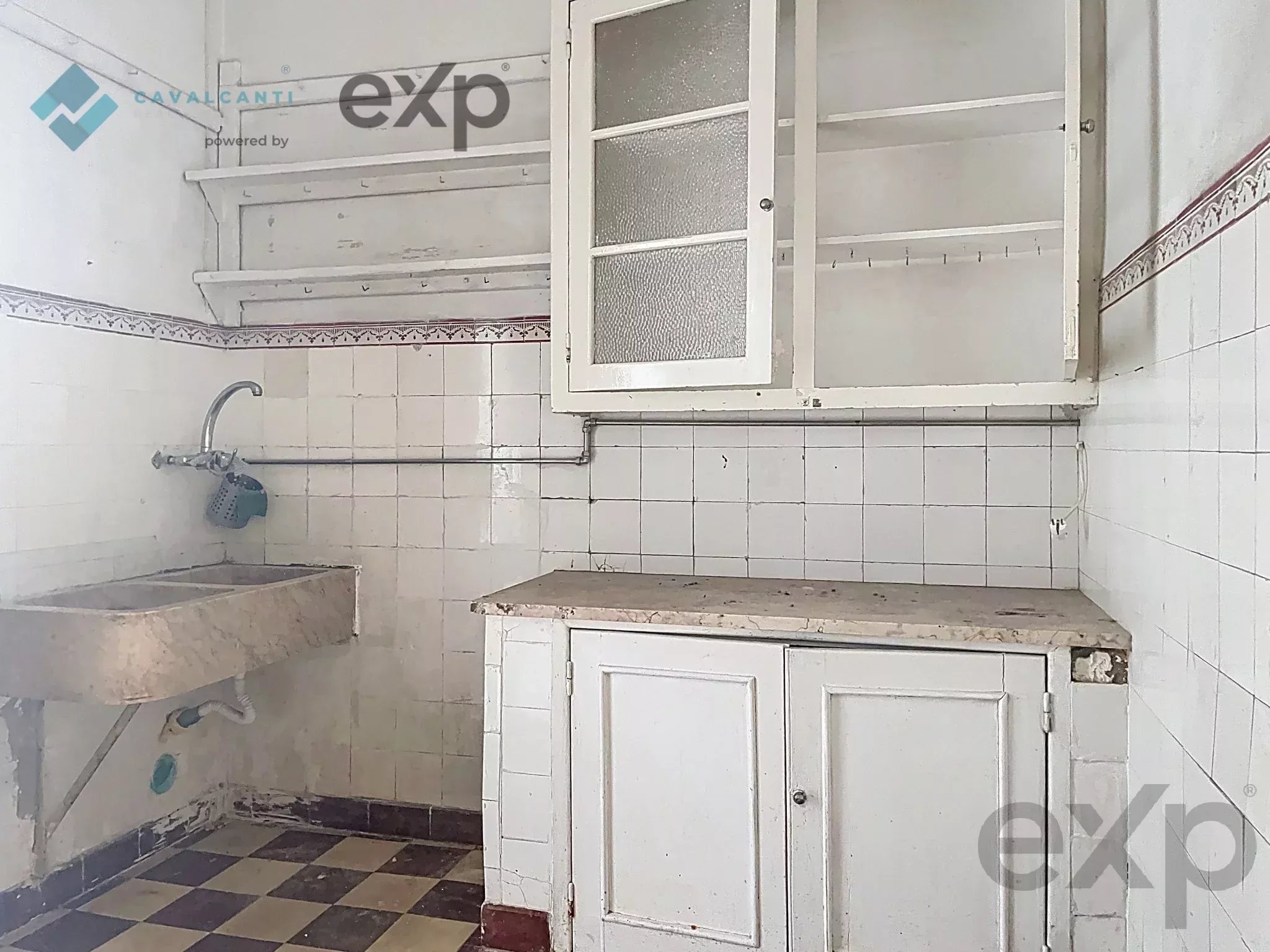 3-bedroom with charm and patio for renovation – Lisbon 86916807 image 34