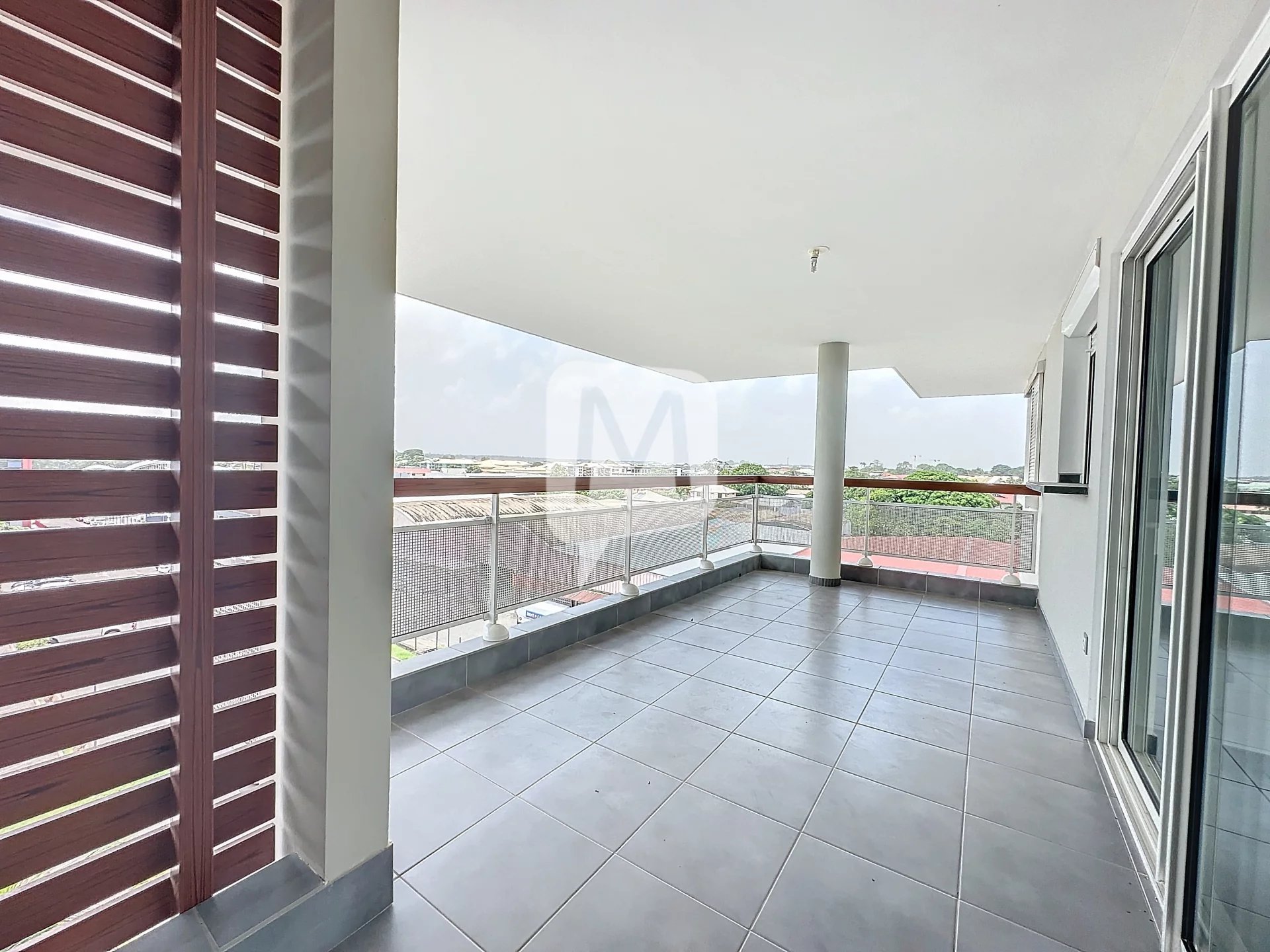 Dpt Guyane (973), à vendre CAYENNE appartement T4 de 109 m2 au 5e étage