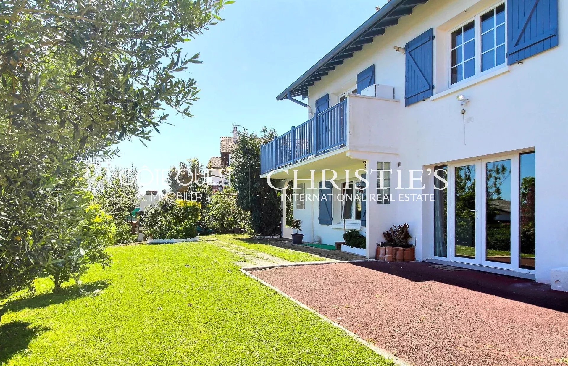 For sale Saint-Jean-de-Luz - A villa near Erromardie beach