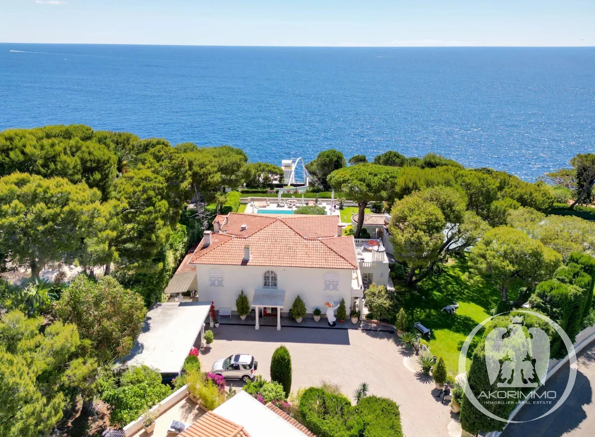 Prestigious villa and exceptional location in Saint-Jean-Cap-Fer