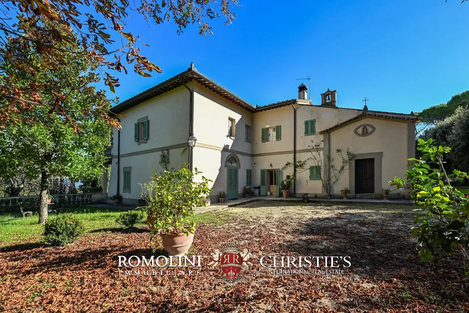 35 Bedroom Vineyard's Image 8