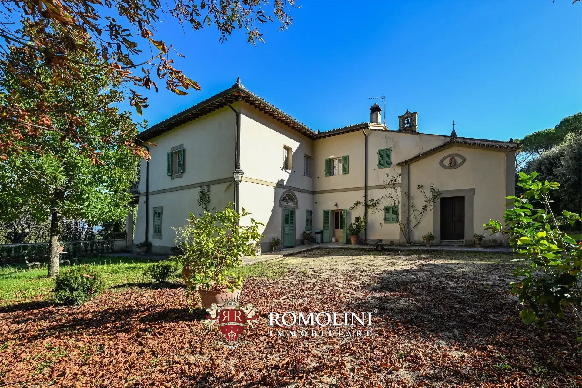35 Bedroom Vineyard's Image 8