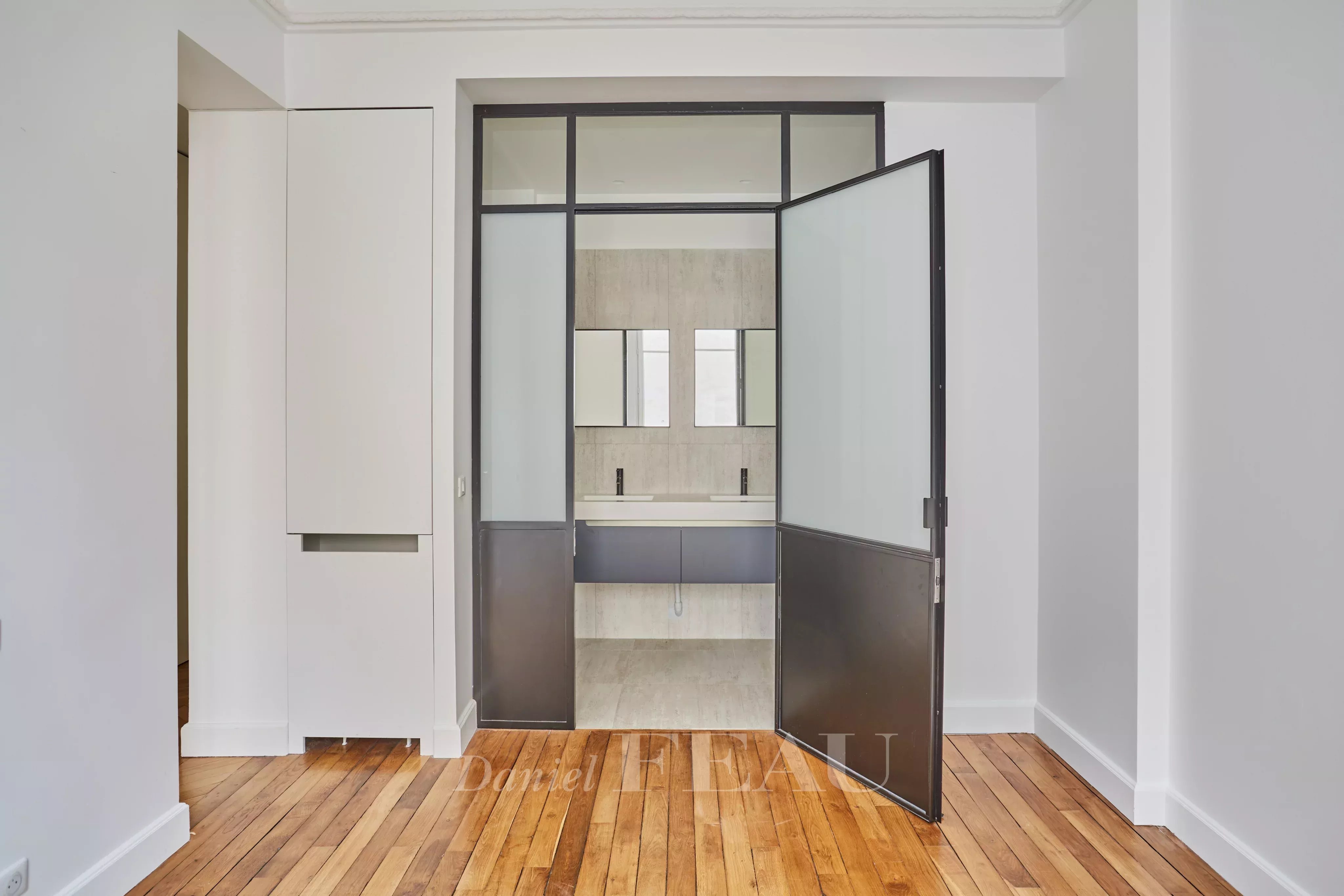 Sale Apartment Paris 17th
